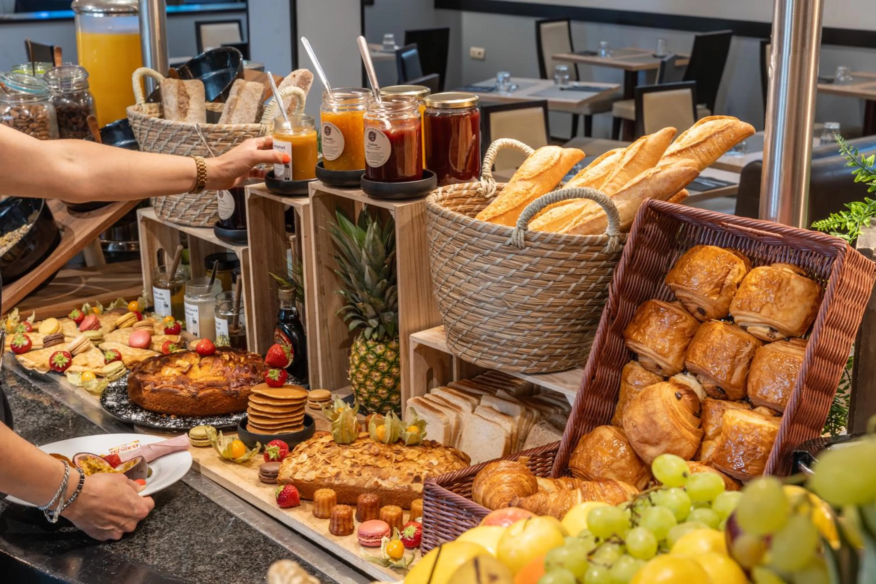 Buffet breakfast in Mercure Le Mans Centre