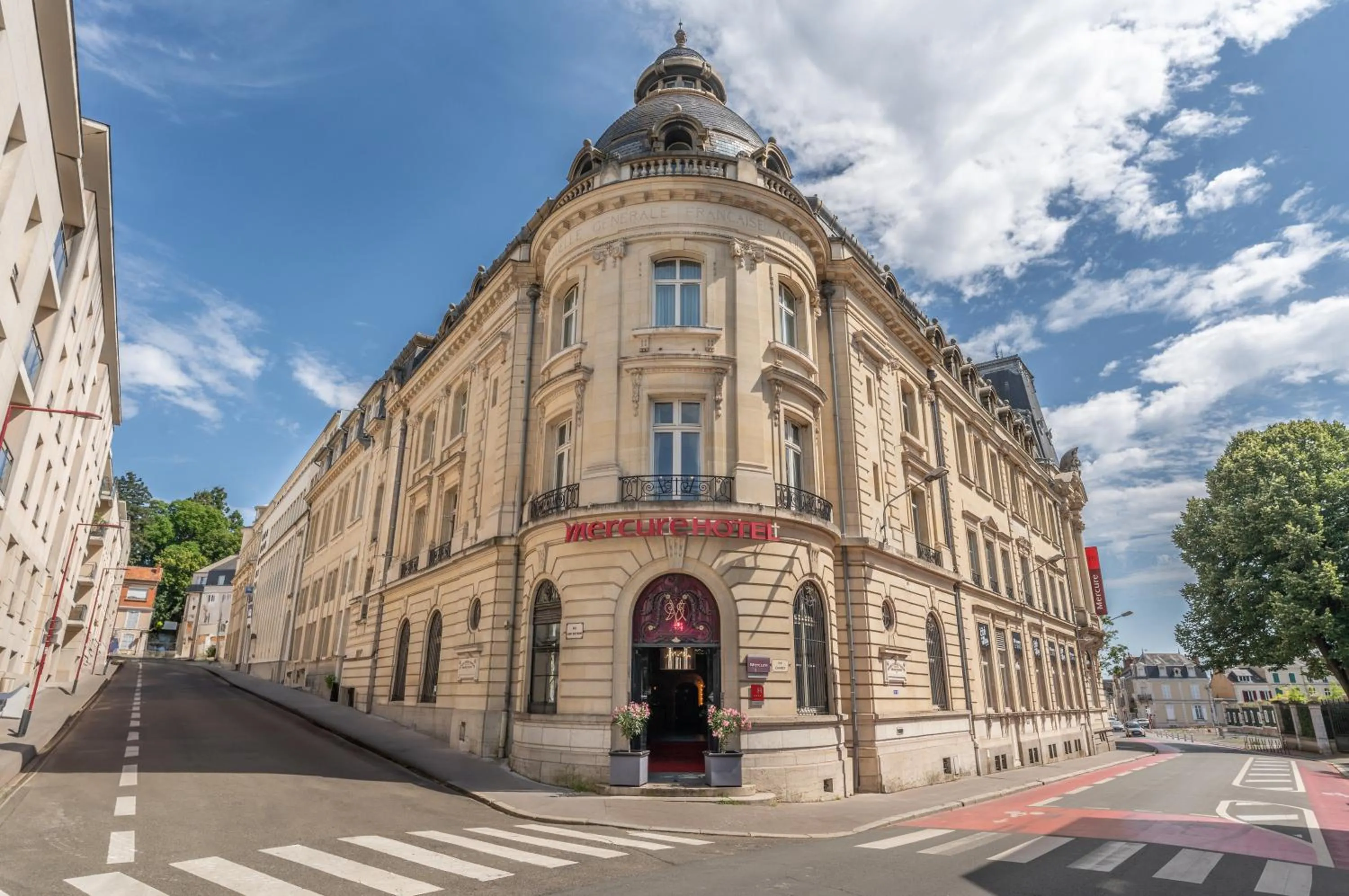 Property building in Mercure Le Mans Centre