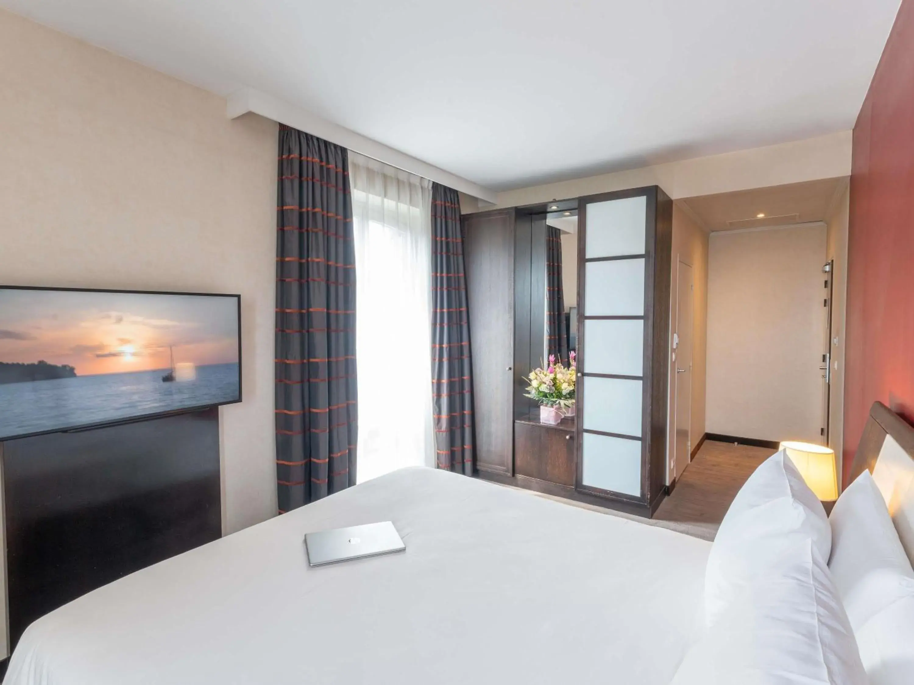 Bedroom, Bed in Mercure Le Mans Centre Bedroom, Bed in Mercure Le Mans Centre