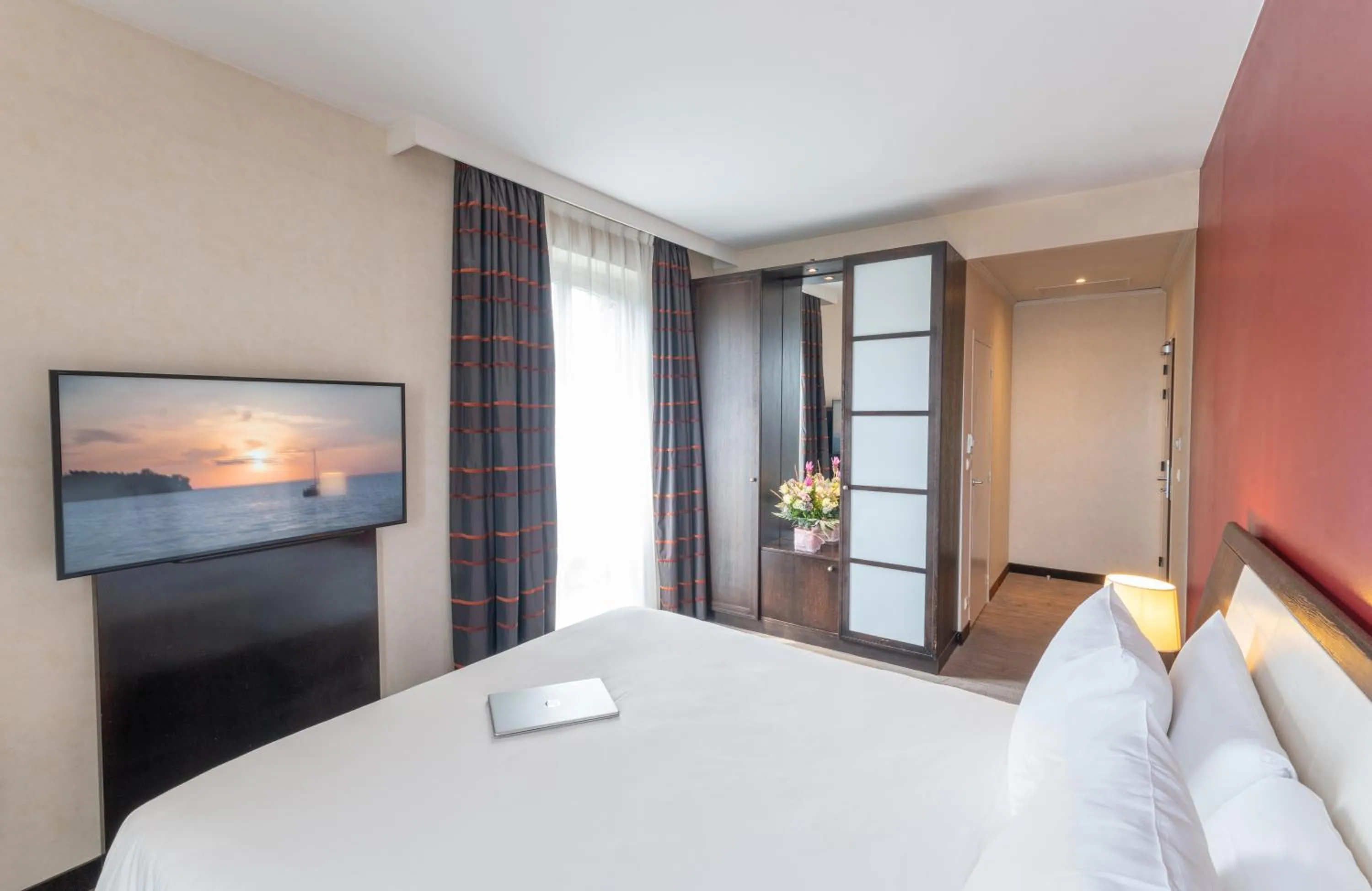 Photo of the whole room, Bed in Mercure Le Mans Centre