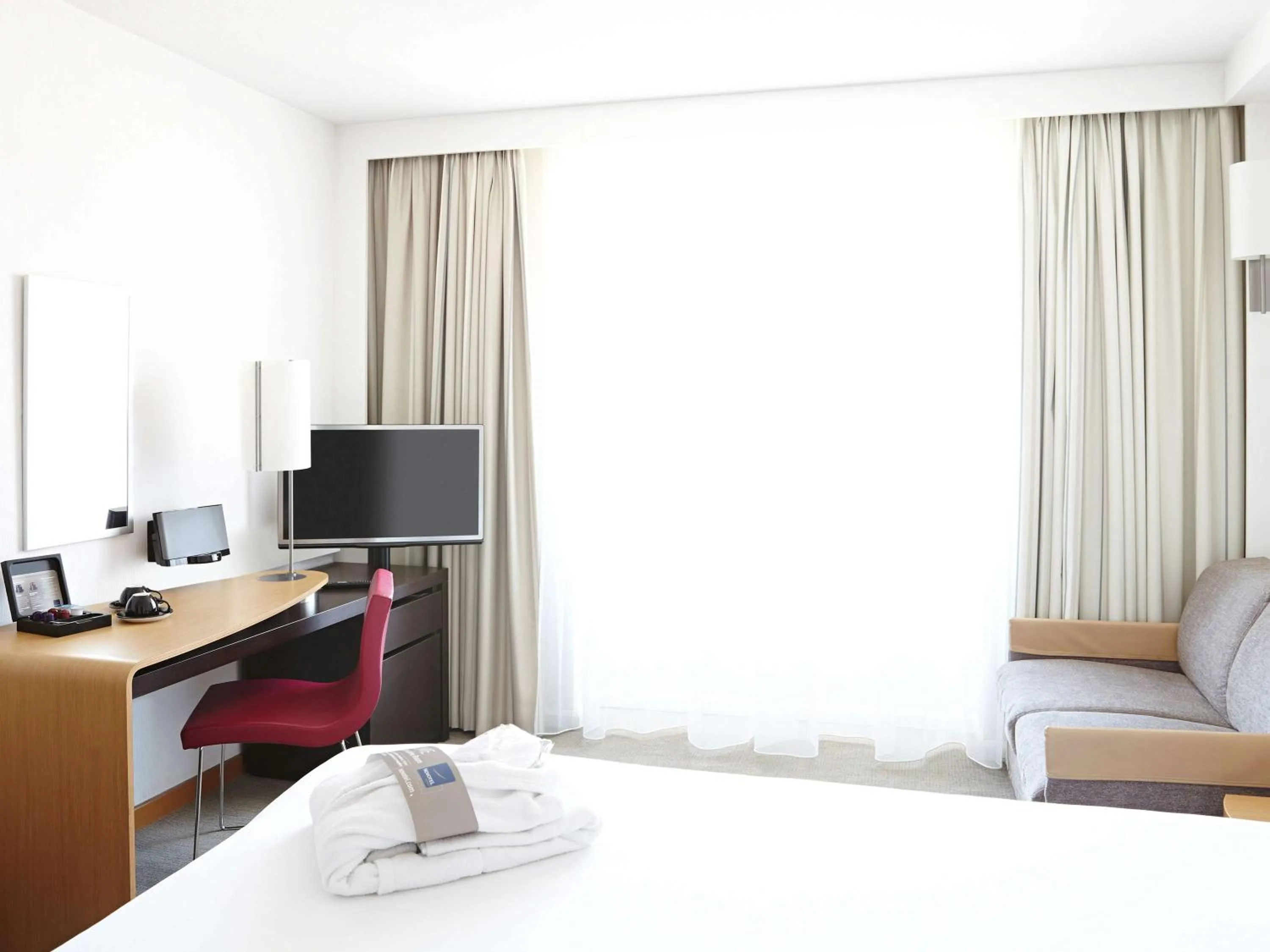 Photo of the whole room, Bed in Novotel Lille Centre Gares