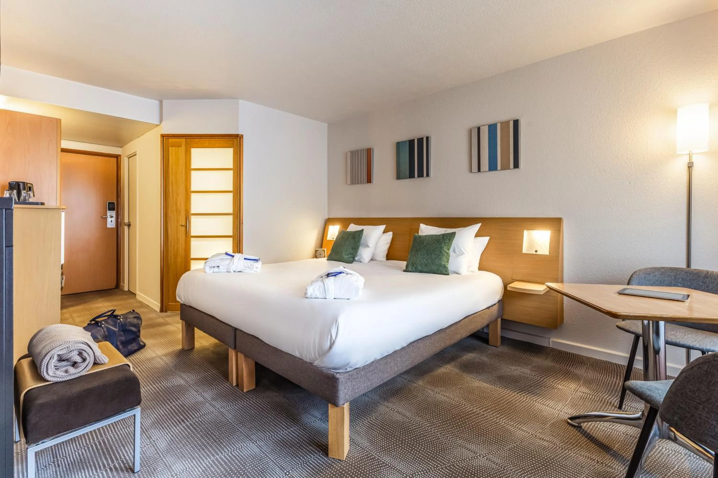 Bedroom, Bed in Novotel Lille Centre Gares