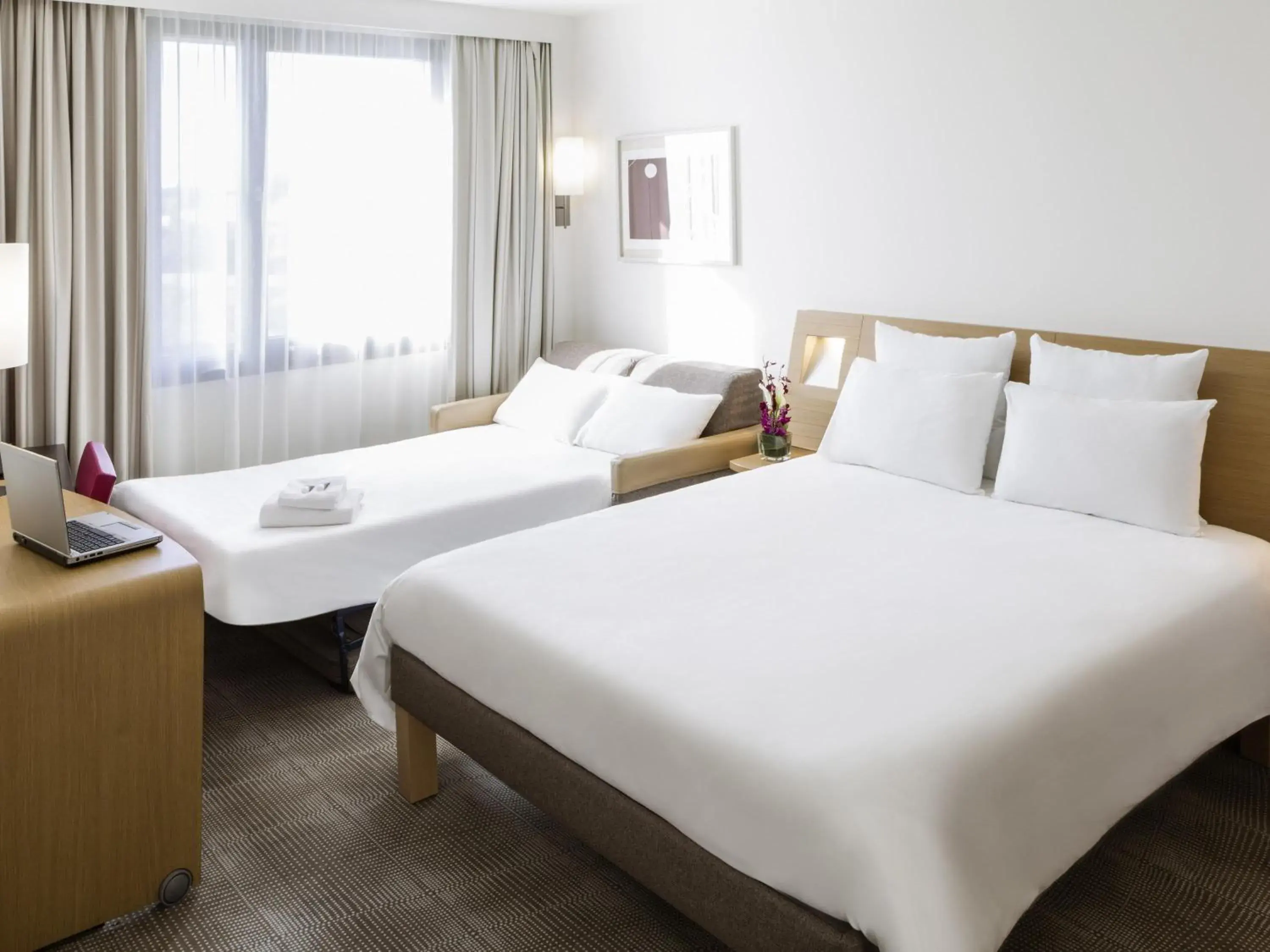 Bedroom, Bed in Novotel Lille Centre Gares Bedroom, Bed in Novotel Lille Centre Gares