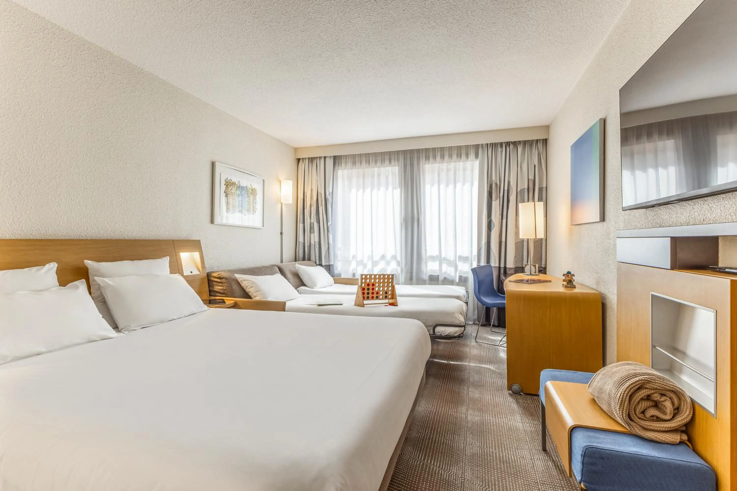 Bedroom, Bed in Novotel Lille Centre Gares