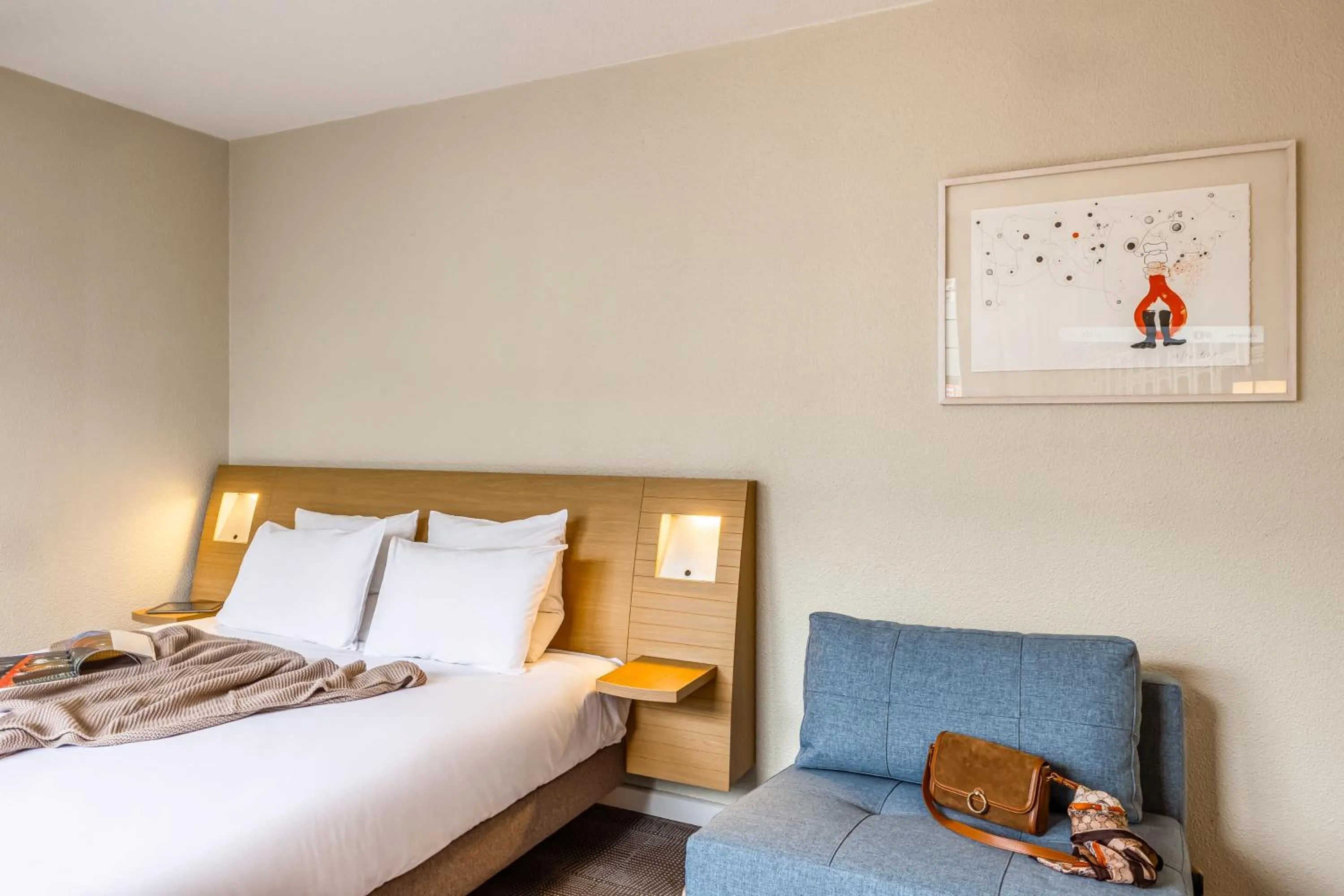 Photo of the whole room, Bed in Novotel Lille Centre Gares