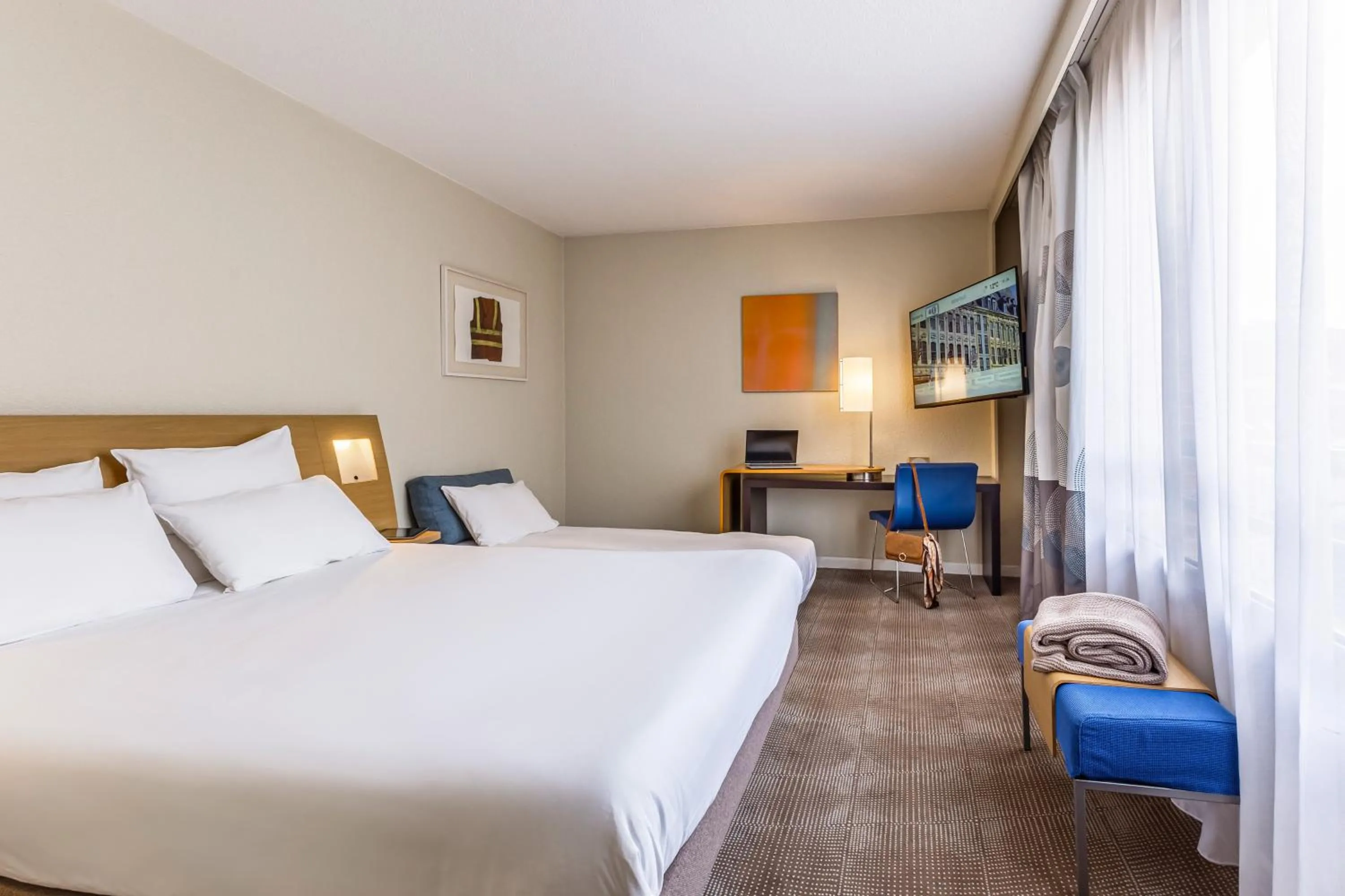 Bedroom, Bed in Novotel Lille Centre Gares