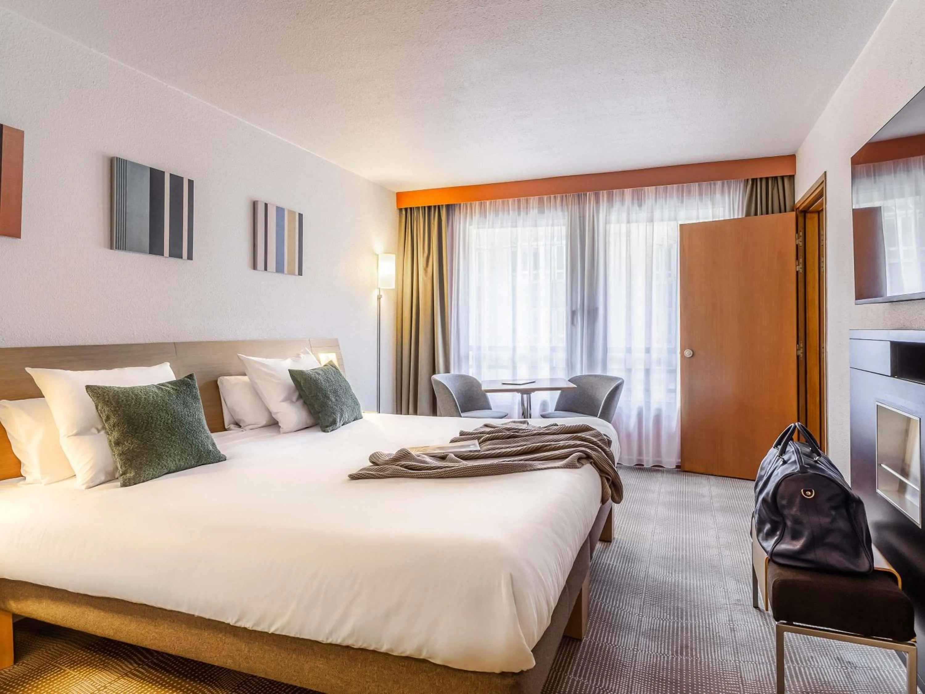 Bedroom, Bed in Novotel Lille Centre Gares