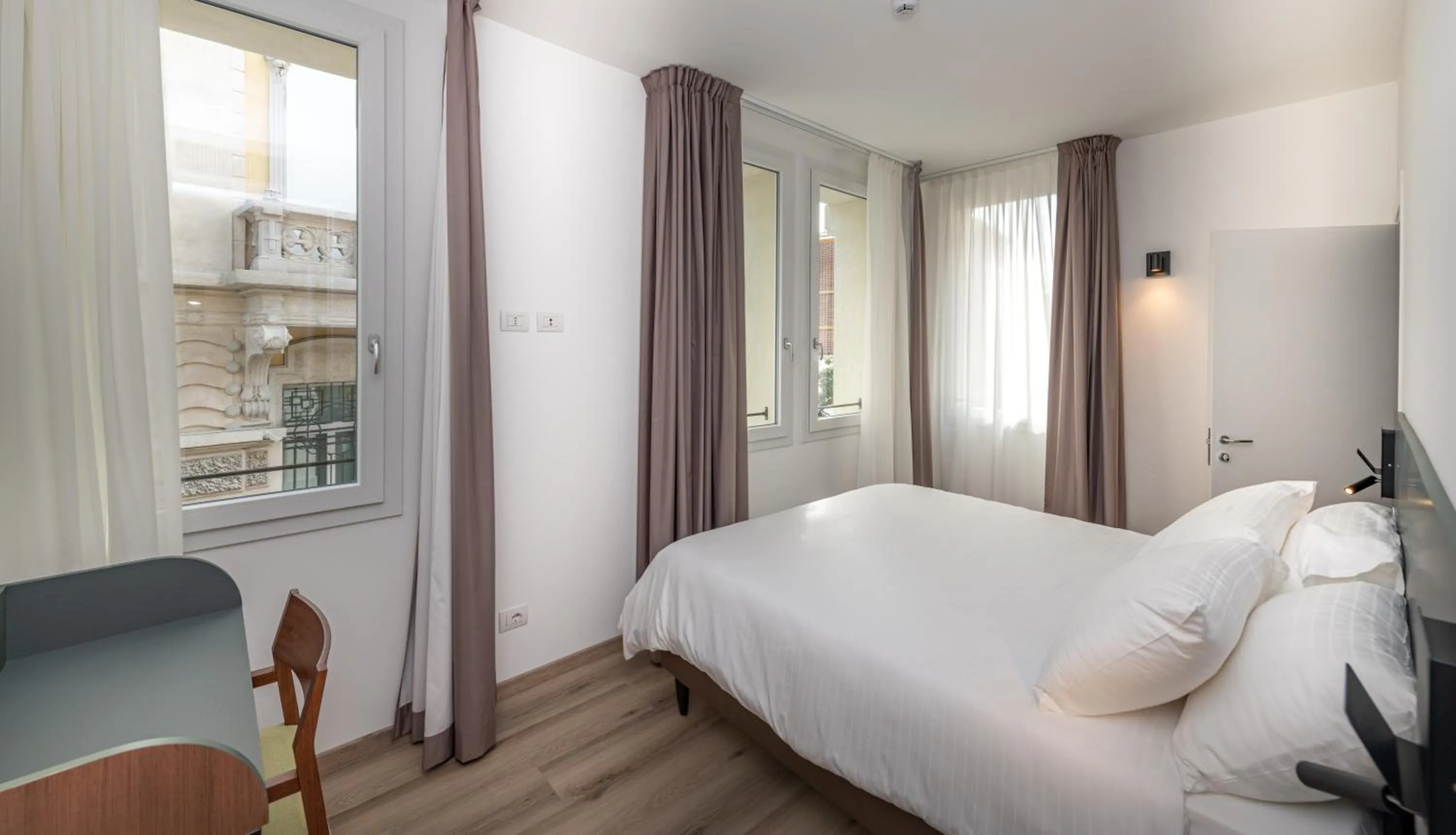 Photo of the whole room, Bed in Hotel Canton dell'Orto