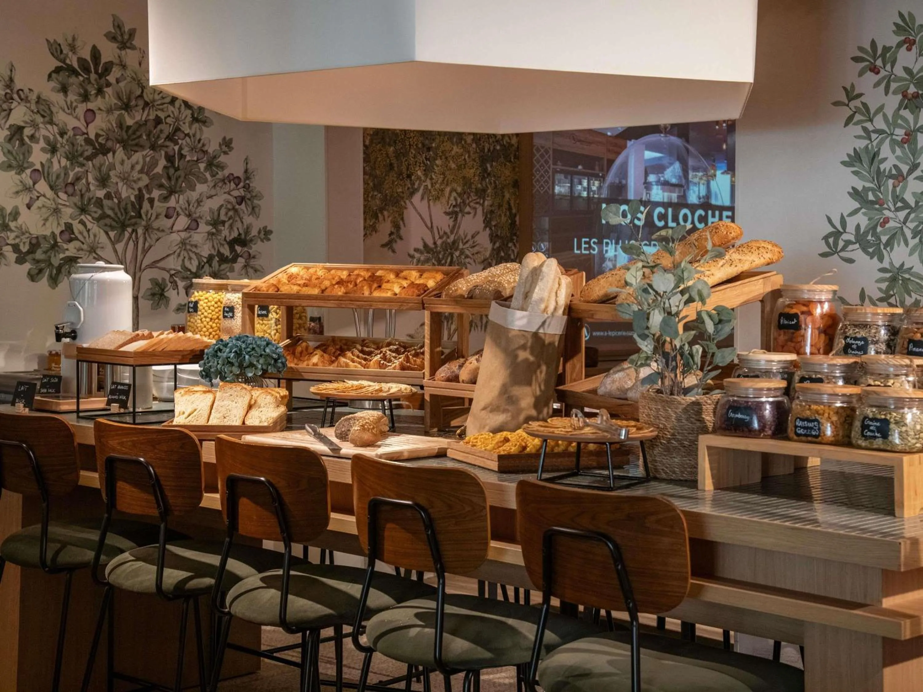 Restaurant/places to eat in Novotel Nice Aéroport Cap 3000