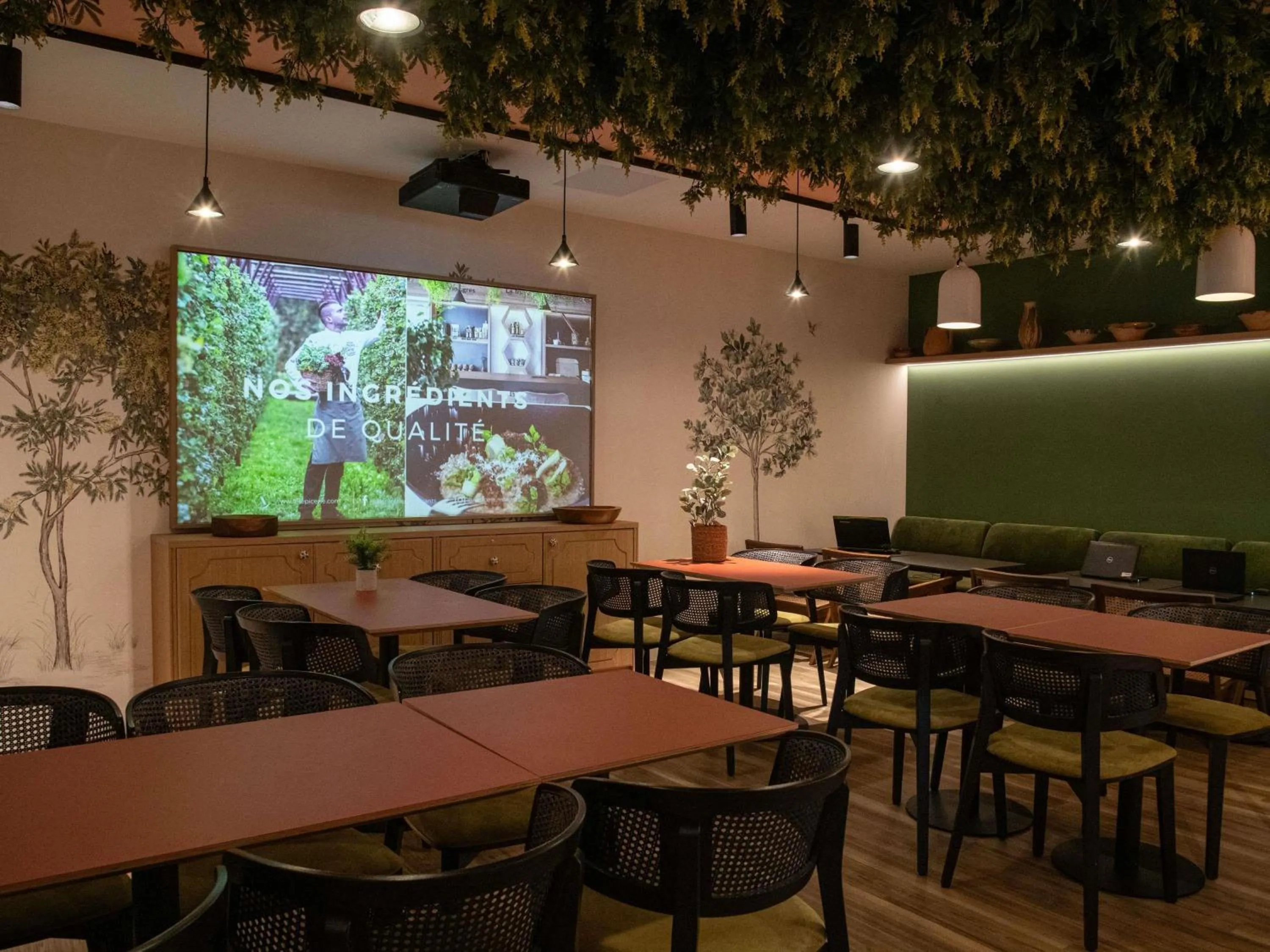 Lounge or bar in Novotel Nice Aéroport Cap 3000