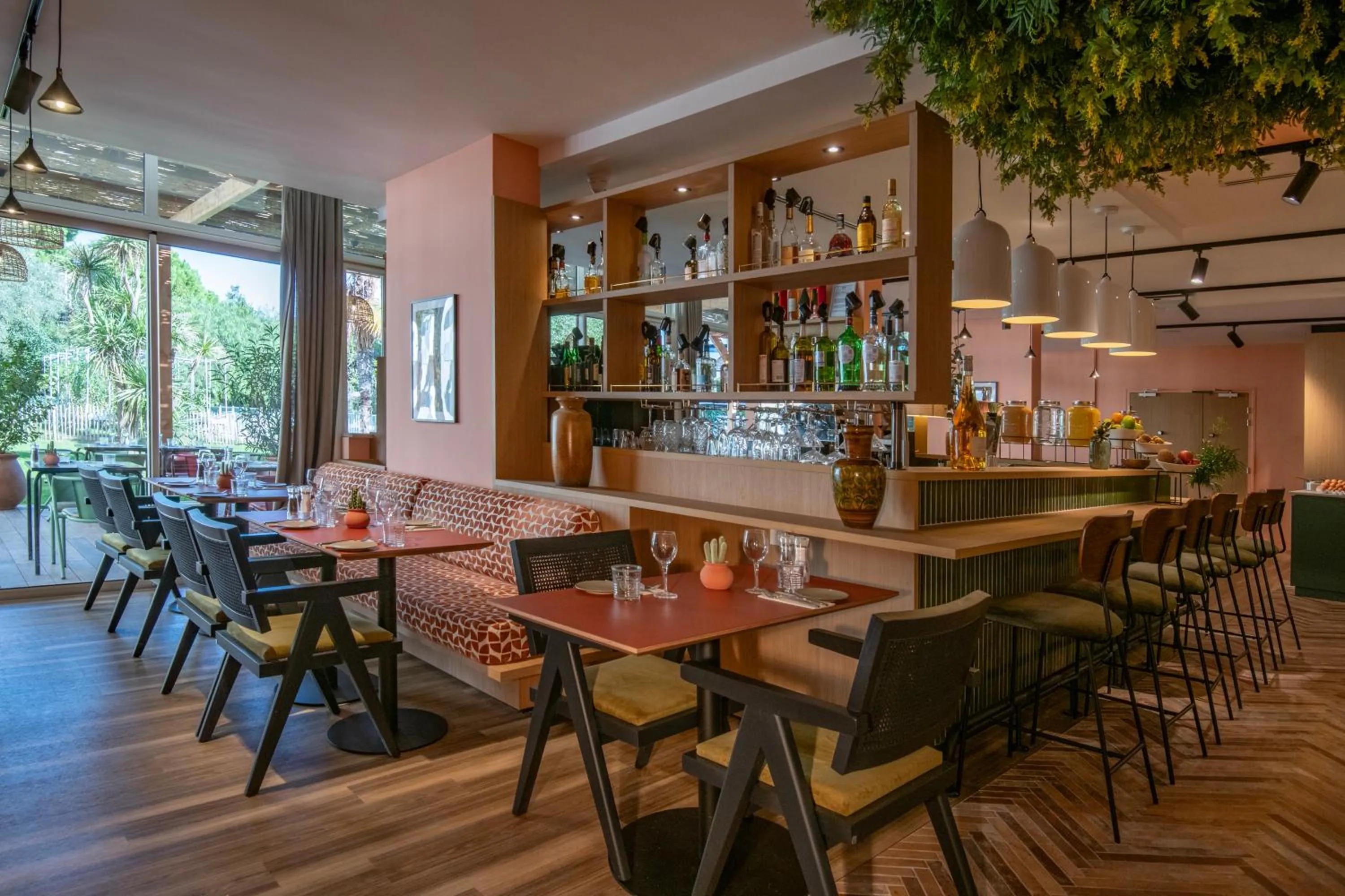 Lounge or bar in Novotel Nice Aéroport Cap 3000