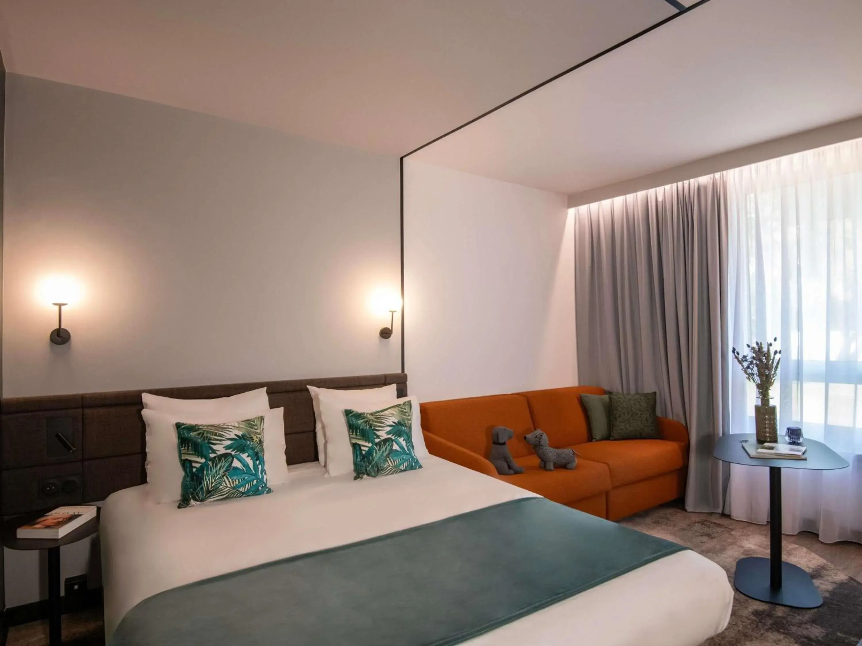 Superior room with 1 Queensize bed and 1 double sofa bed in Novotel Nice Aéroport Cap 3000 Superior room with 1 Queensize bed and 1 double sofa bed in Novotel Nice Aéroport Cap 3000