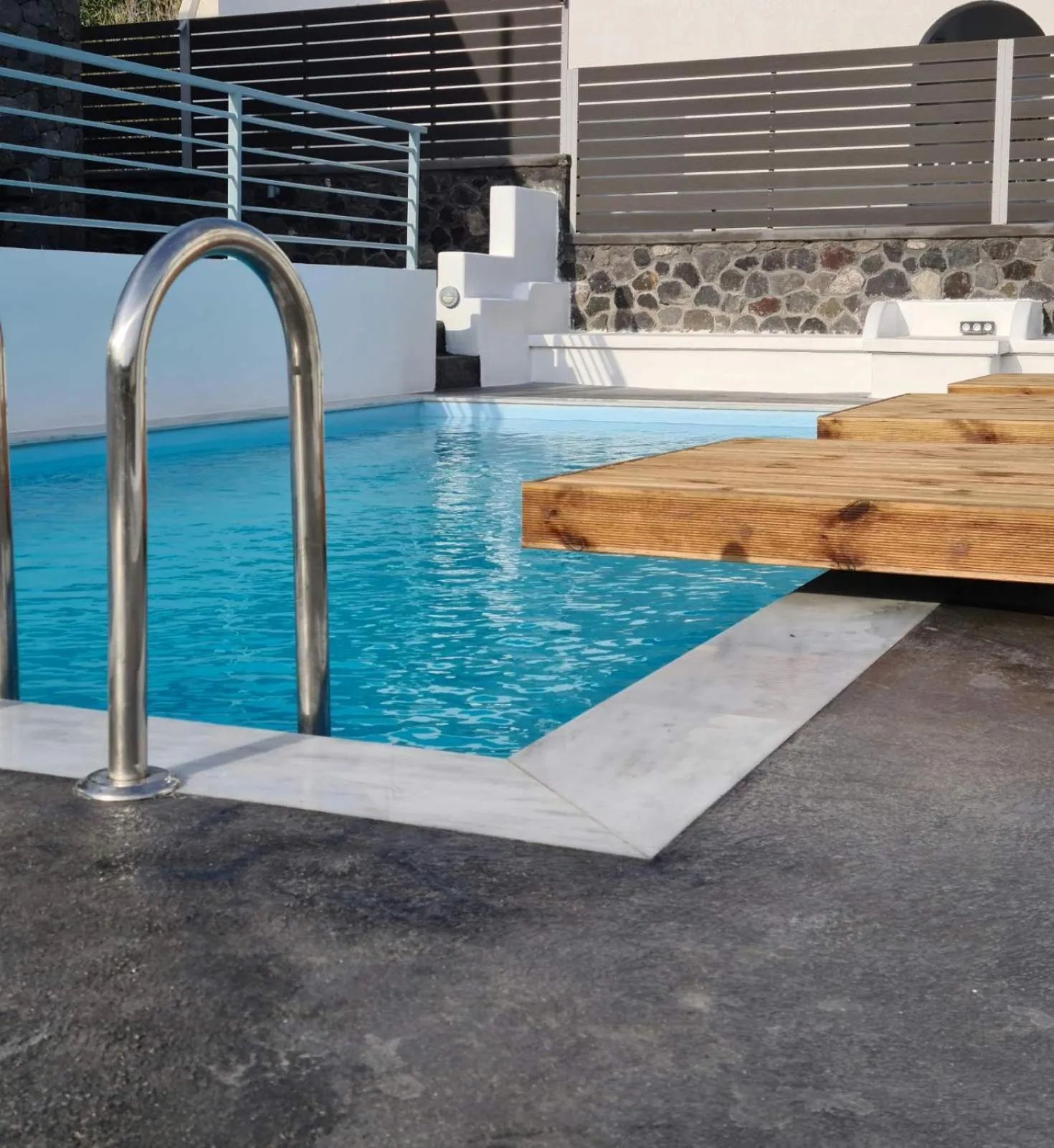 BlackStone Luxury Suites