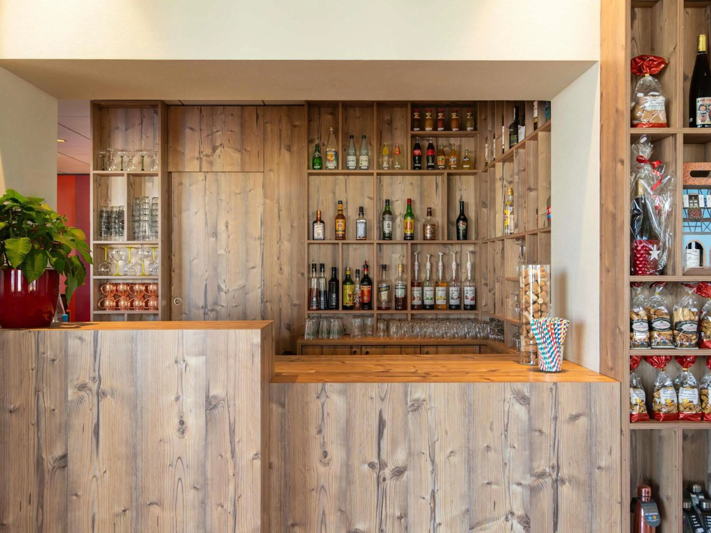 Lounge or bar in Ibis Styles Colmar Nord