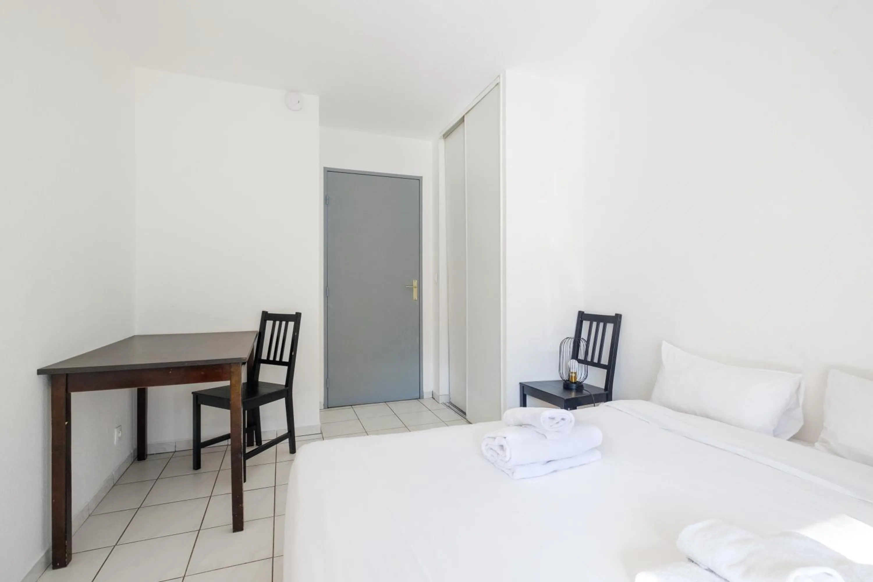 Photo of the whole room, Bed in Residhotel Cannes Festival