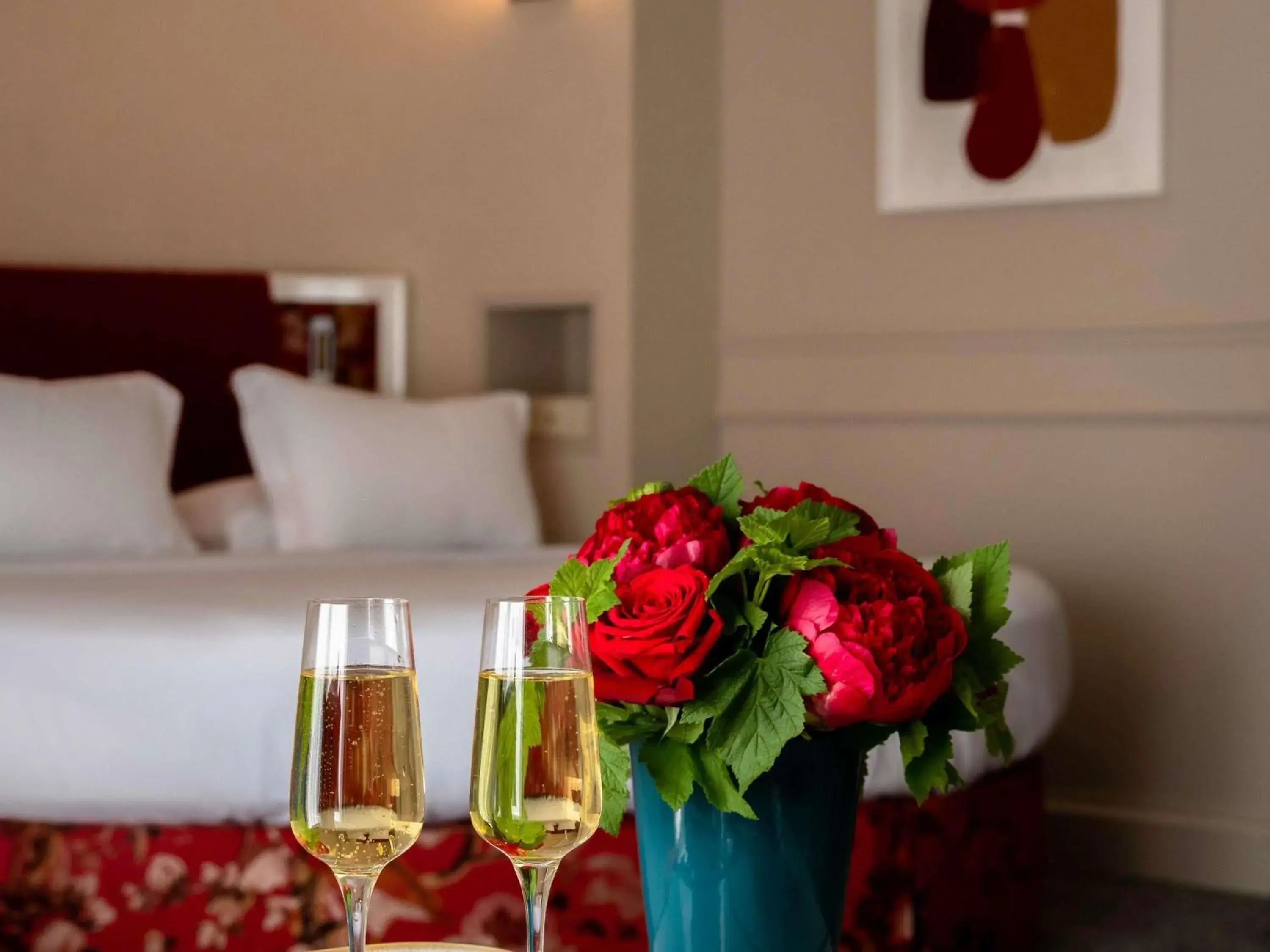 Property building, Bed in Sofitel Le Scribe Paris Opera Property building, Bed in Sofitel Le Scribe Paris Opera