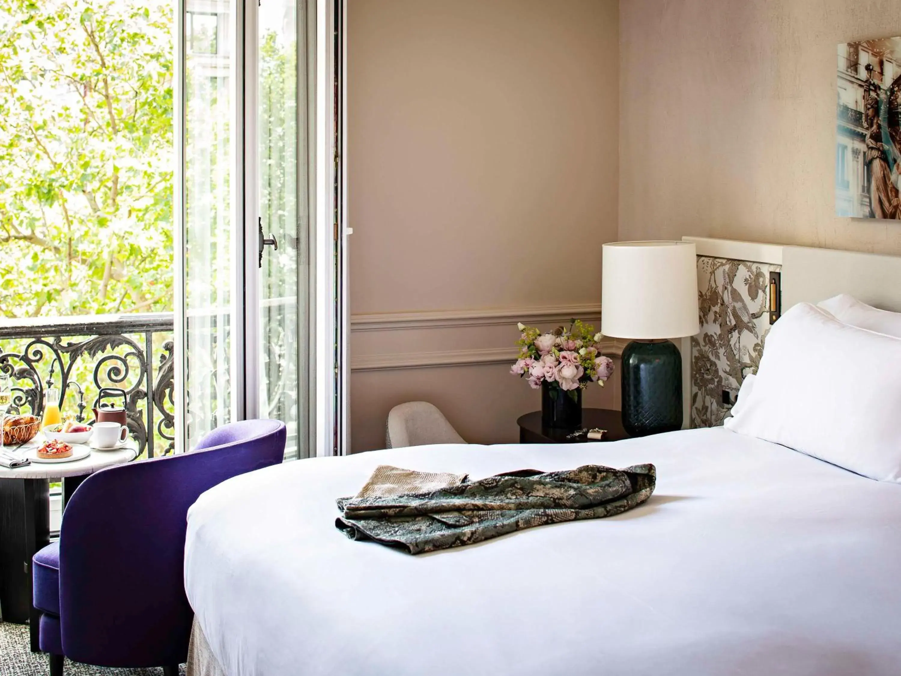 Bedroom, Bed in Sofitel Le Scribe Paris Opera Bedroom, Bed in Sofitel Le Scribe Paris Opera