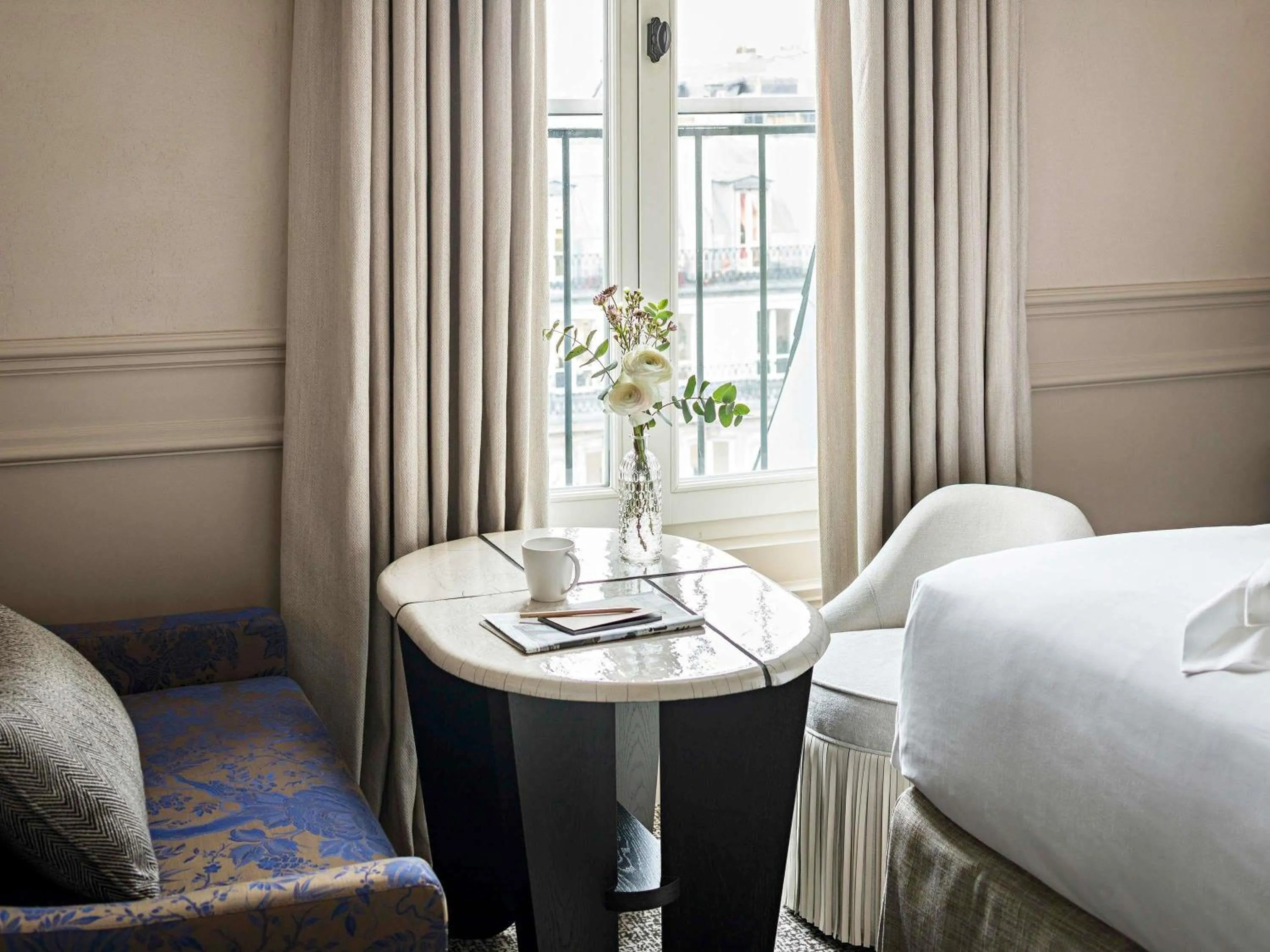 Bedroom, Bed in Sofitel Le Scribe Paris Opera