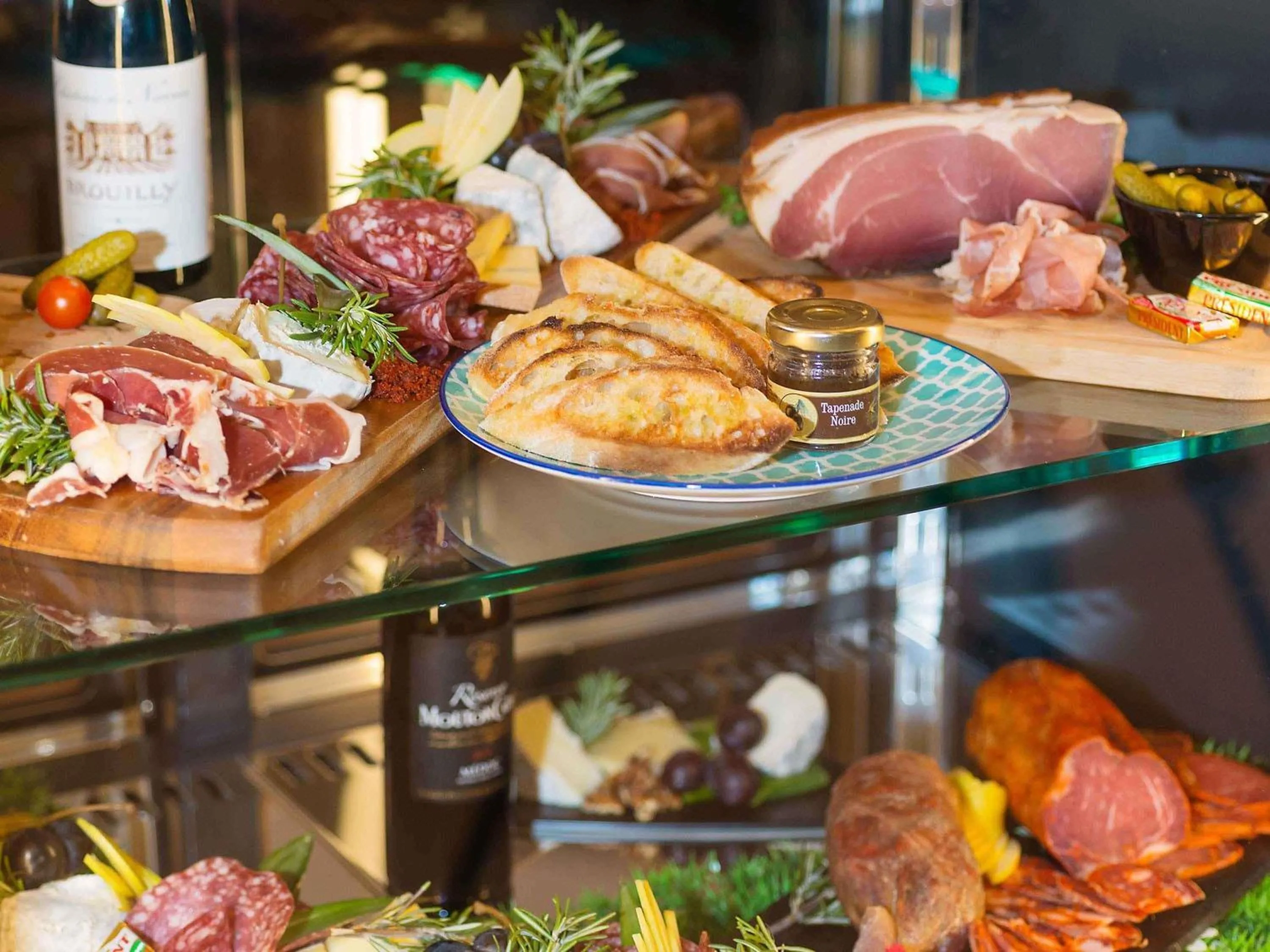 Lounge or bar in Novotel Marne-la-Vallée Noisy-le-Grand