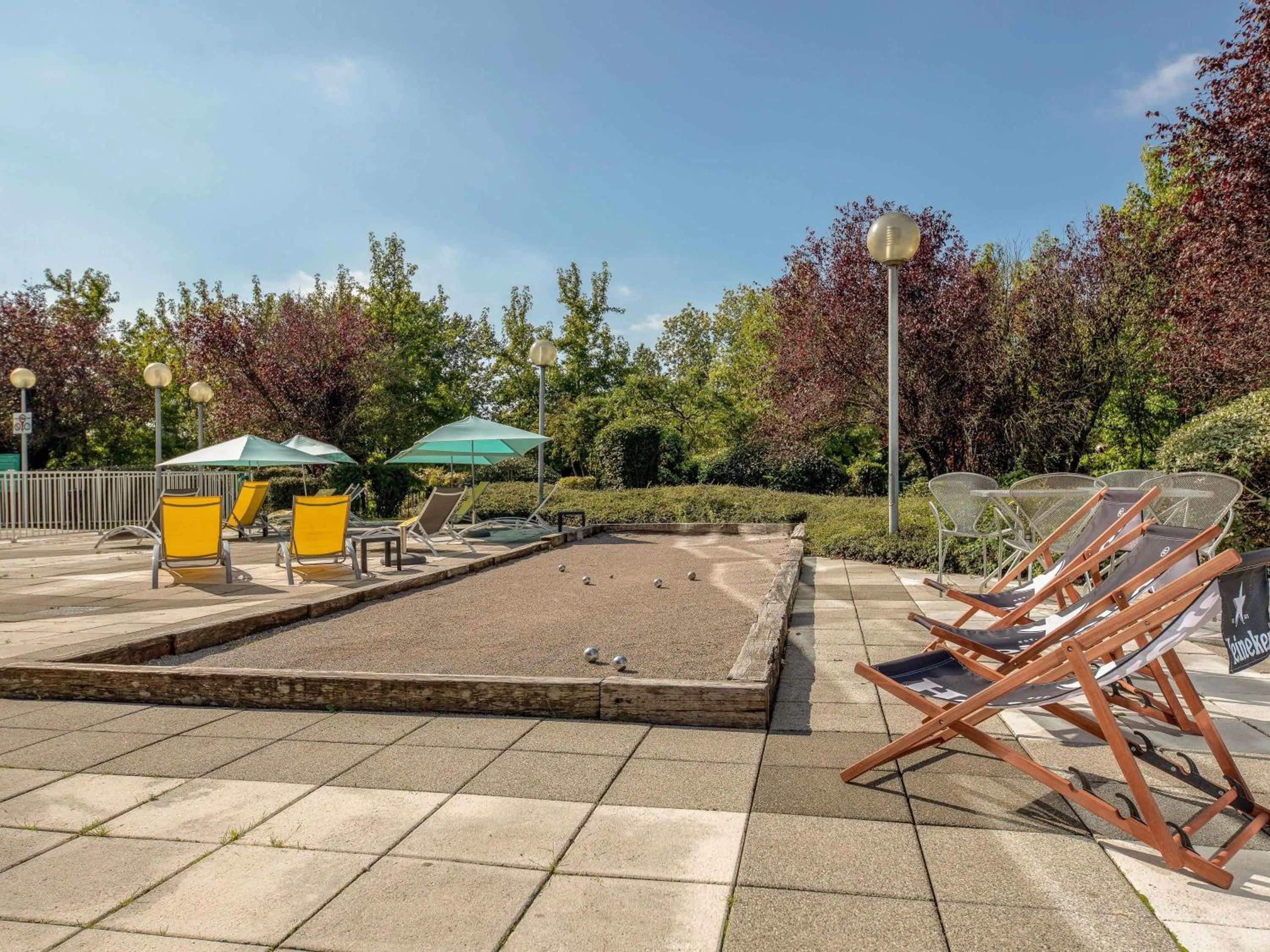 Pool view in Novotel Marne-la-Vallée Noisy-le-Grand