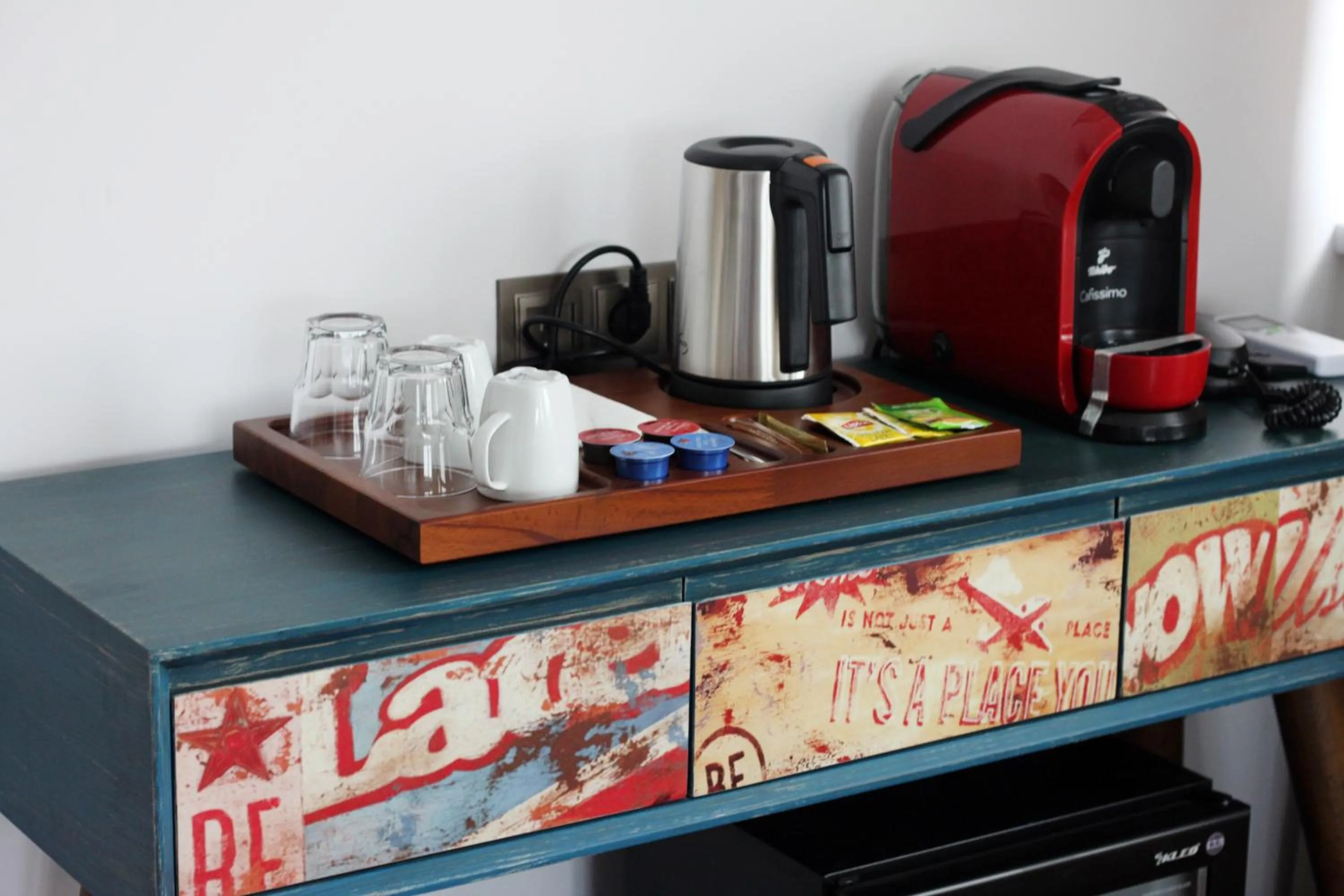 Coffee/tea facilities in Fuego Design Suites