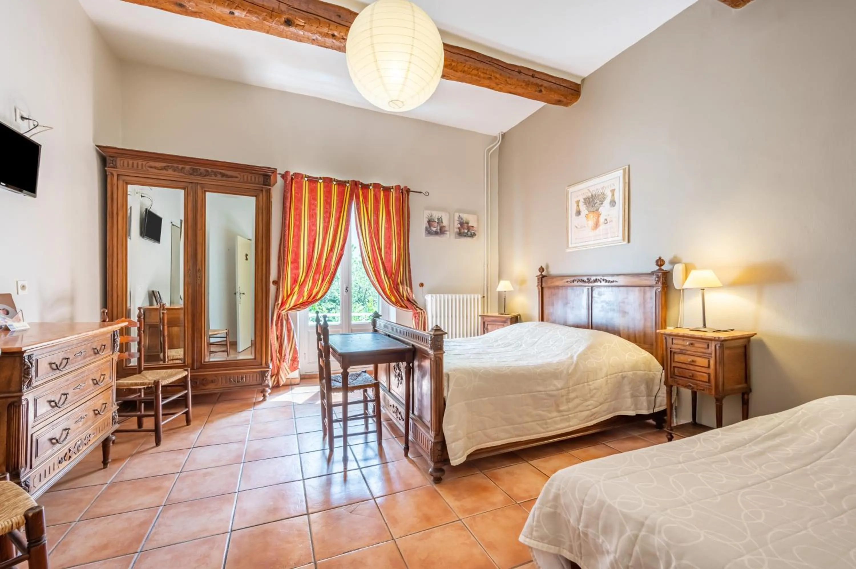 Bedroom, Bed in Au Saint Roch - Hôtel et Jardin