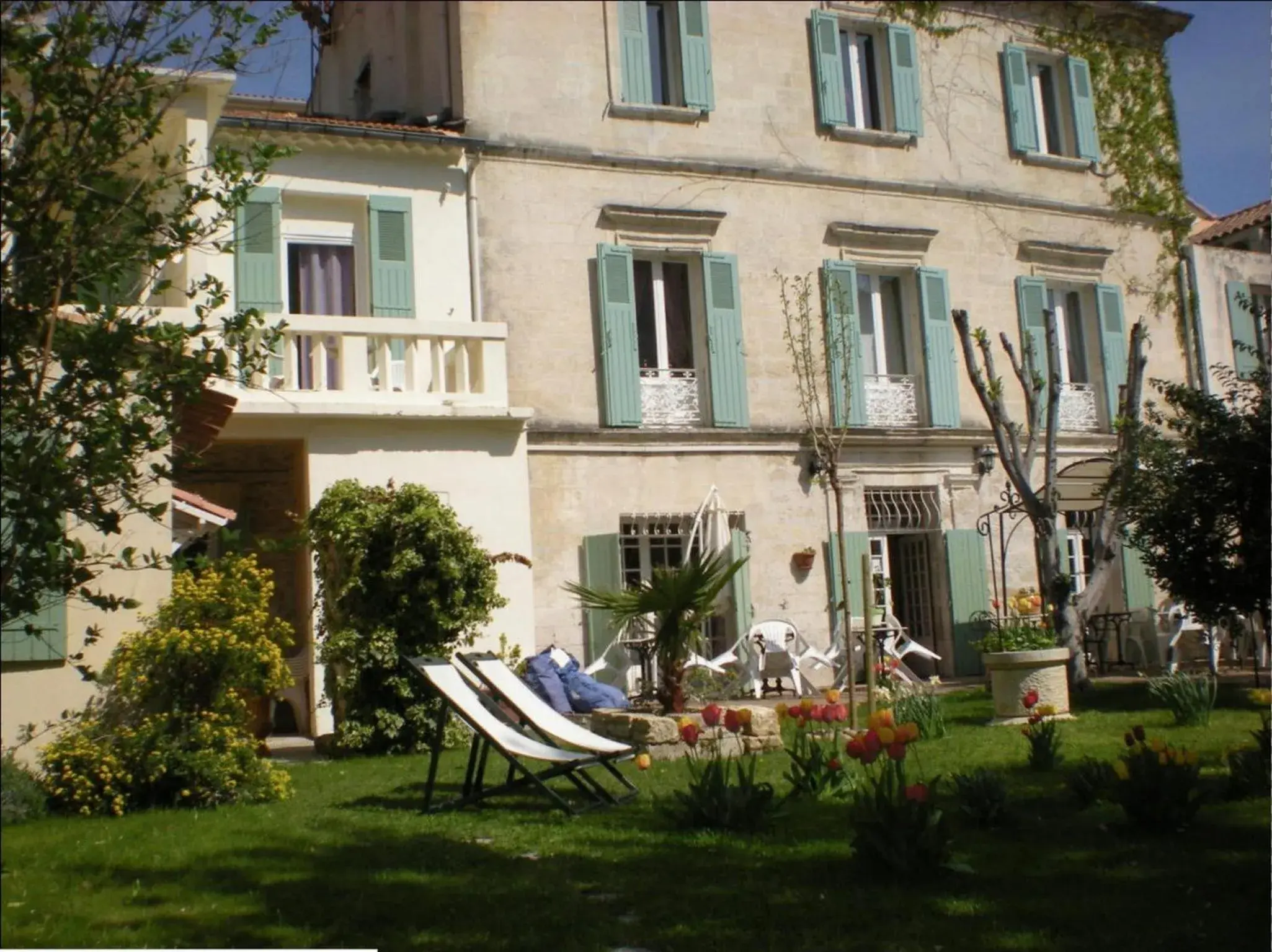 Facade/entrance, Property Building in Au Saint Roch - Hôtel et Jardin