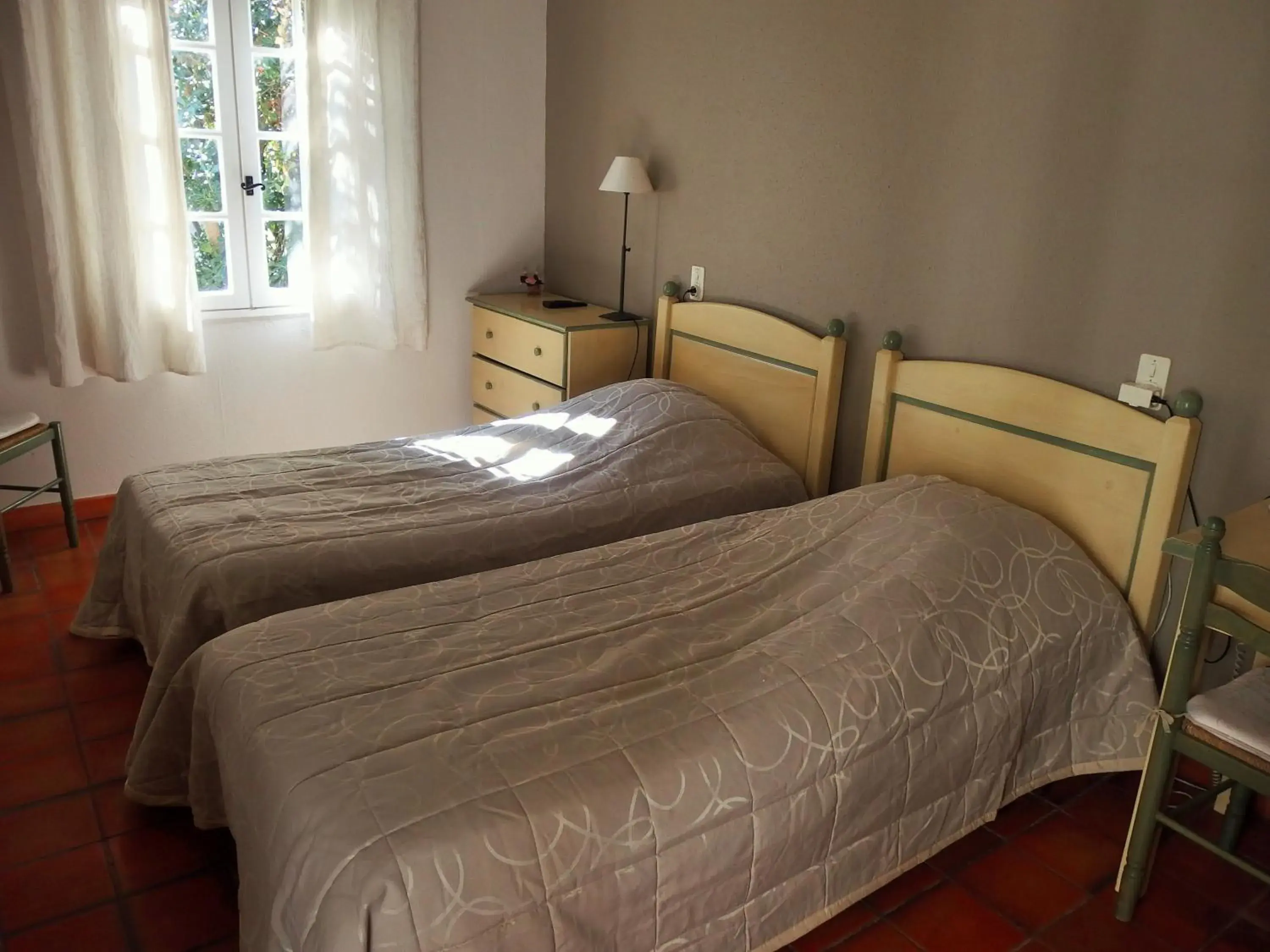 Bedroom, Bed in Au Saint Roch - Hôtel et Jardin