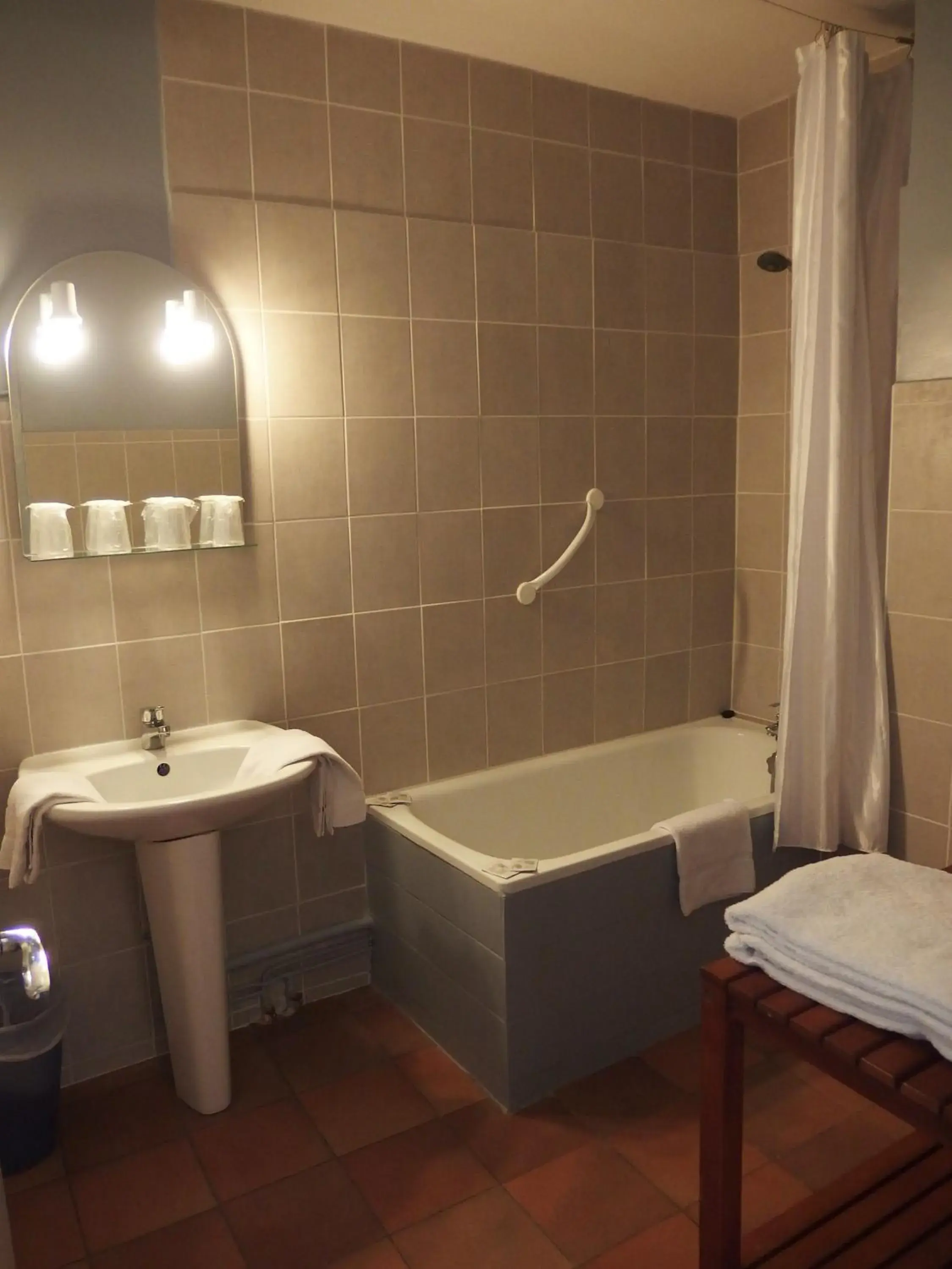 Bathroom in Au Saint Roch - Hôtel et Jardin