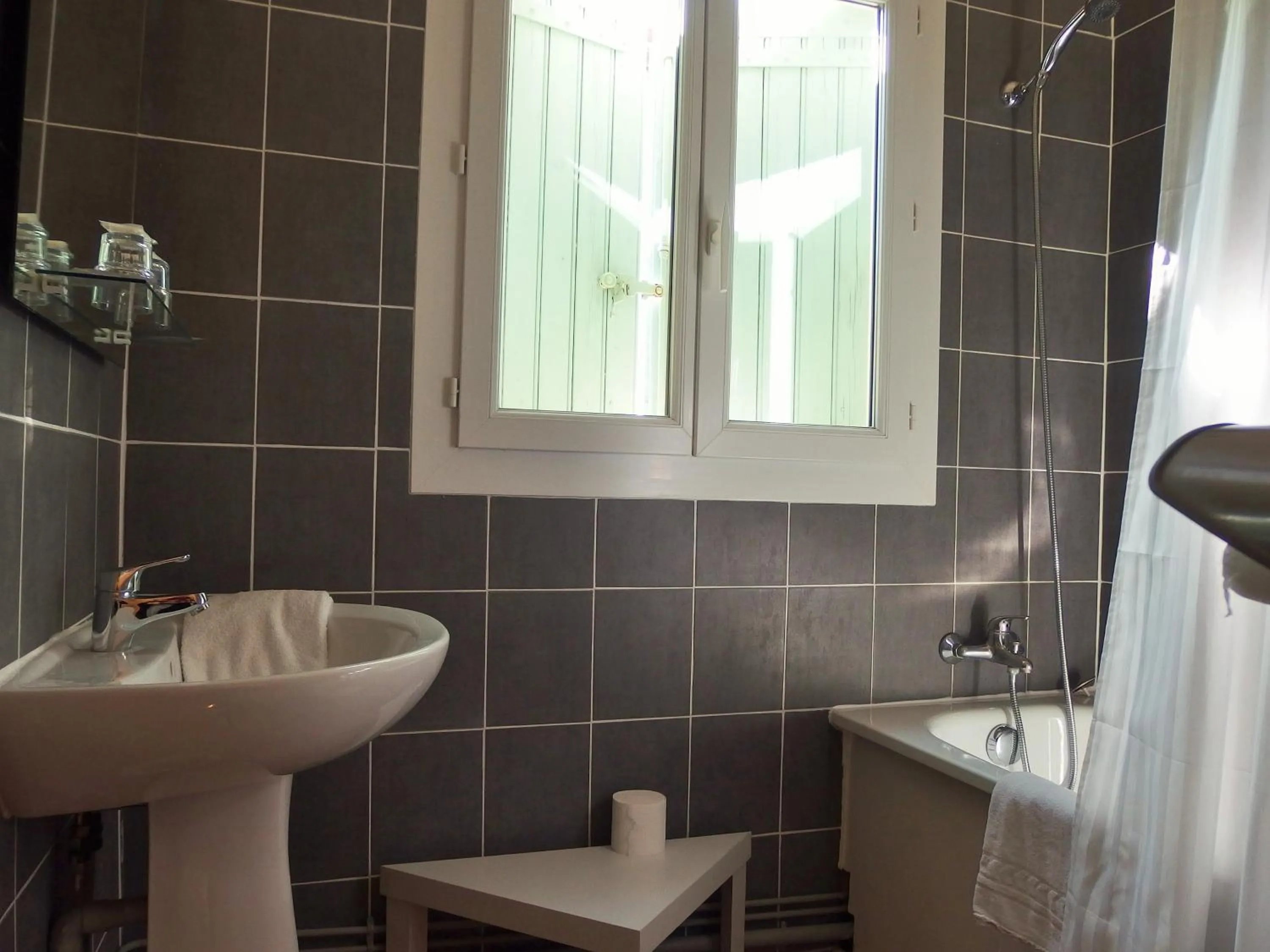 Bathroom in Au Saint Roch - Hôtel et Jardin