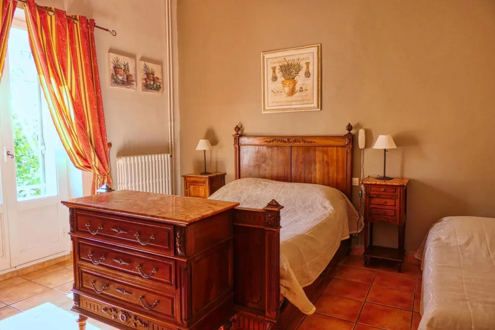 Bedroom, Bed in Au Saint Roch - Hôtel et Jardin