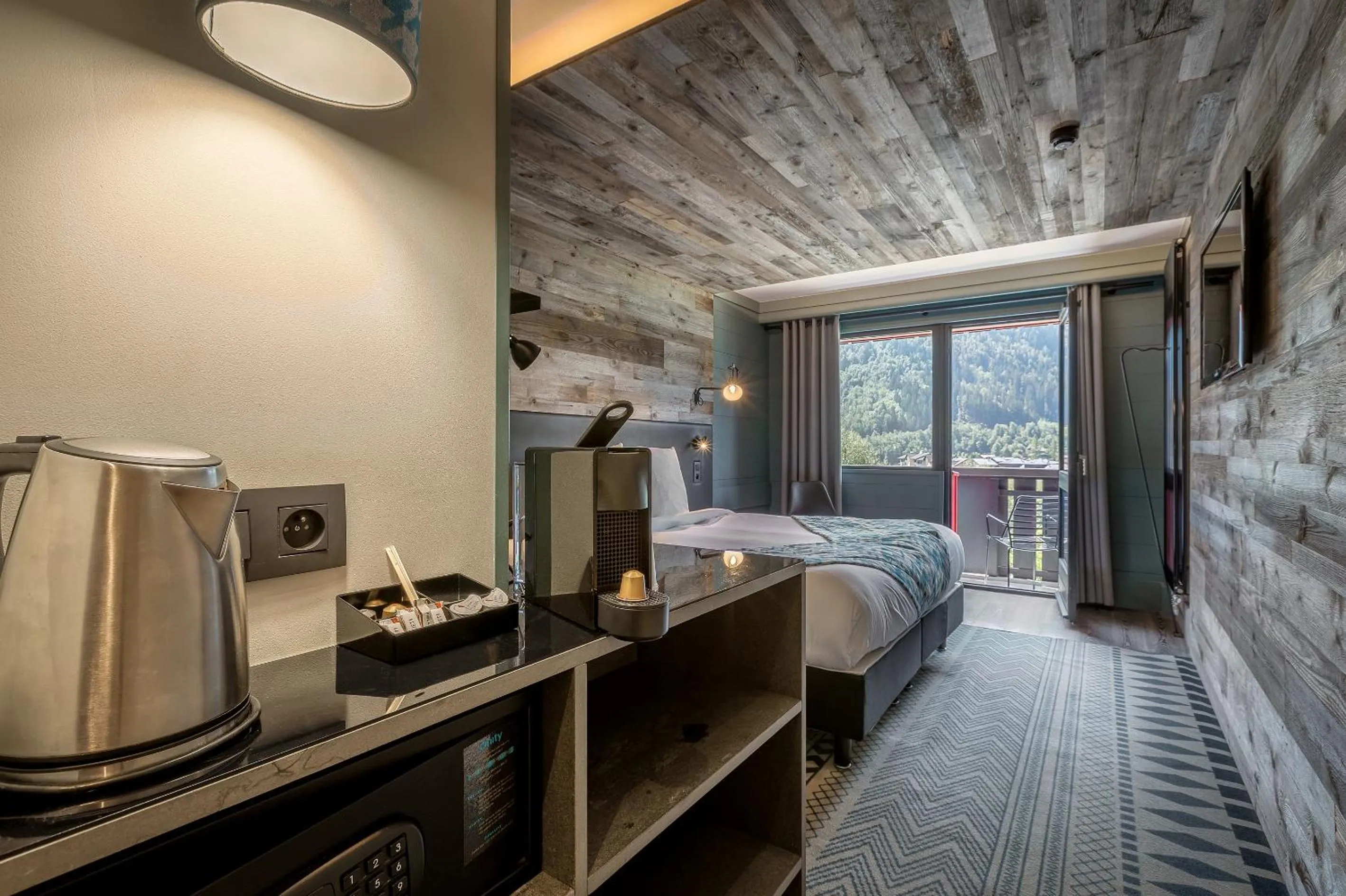 Bedroom, Bed in Chalet Hôtel Le Prieuré & Spa