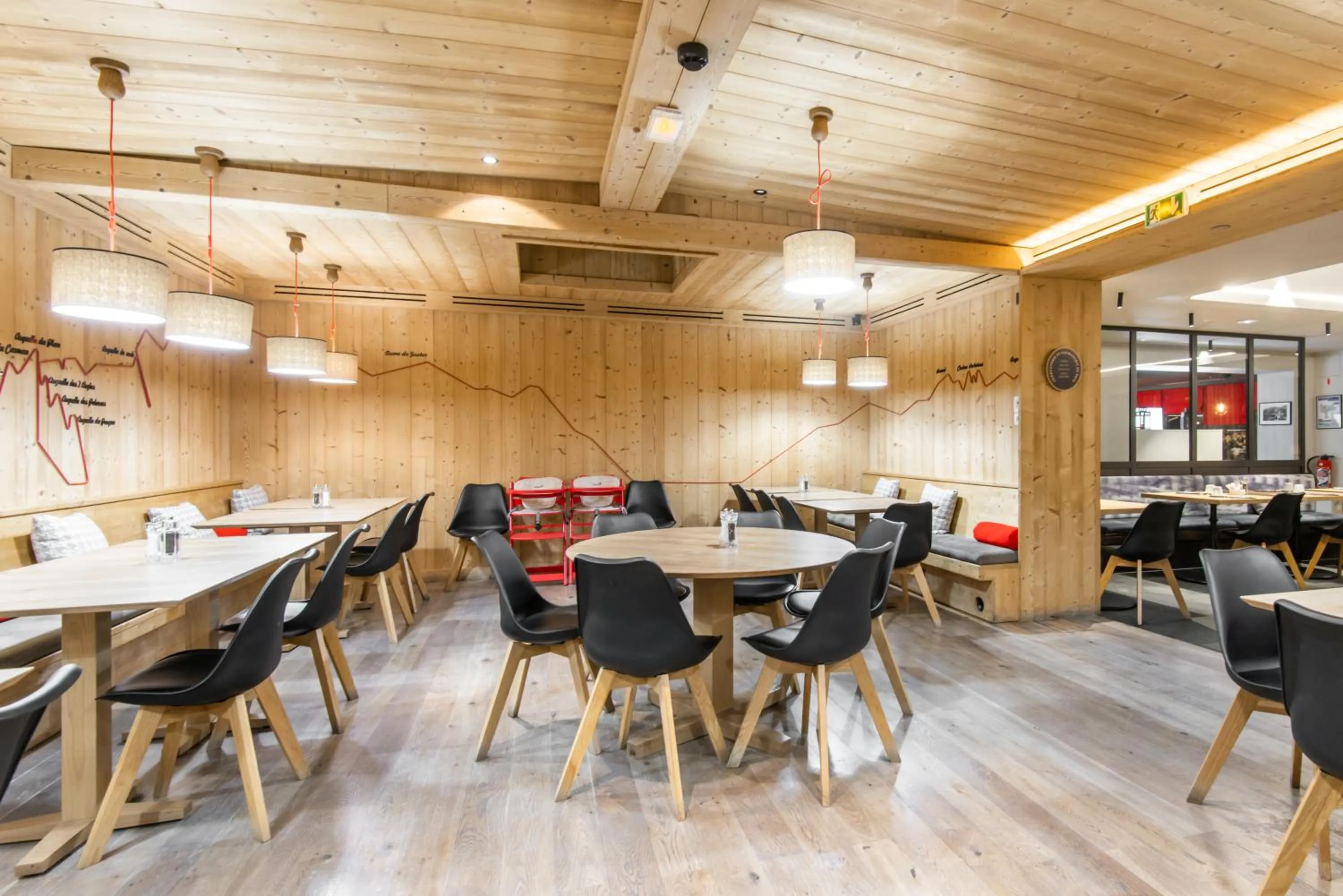 Restaurant/places to eat in Chalet Hôtel Le Prieuré & Spa