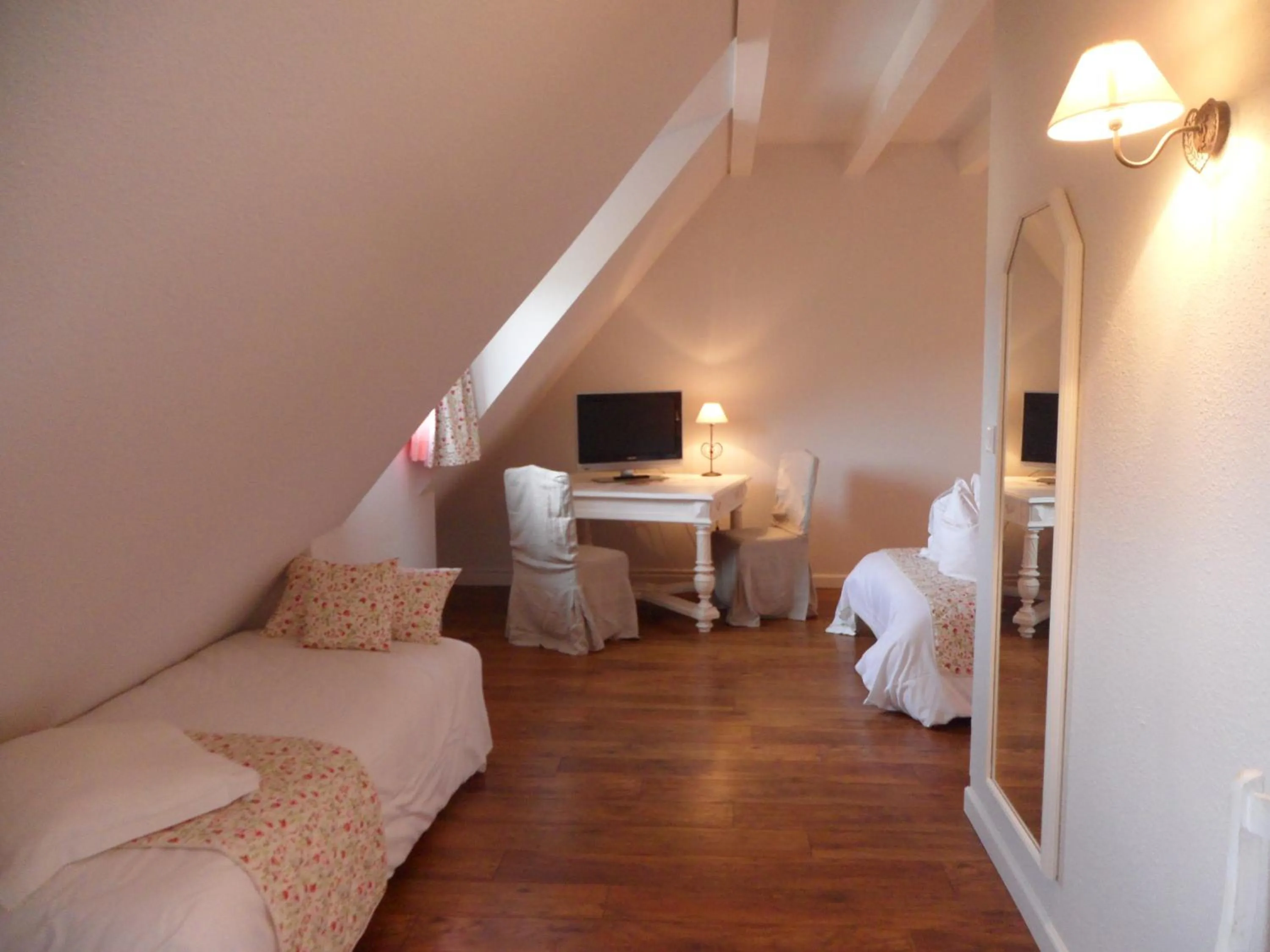 Day, Bed in Hôtel Restaurant Verger des Châteaux, The Originals Relais, proche Sélestat