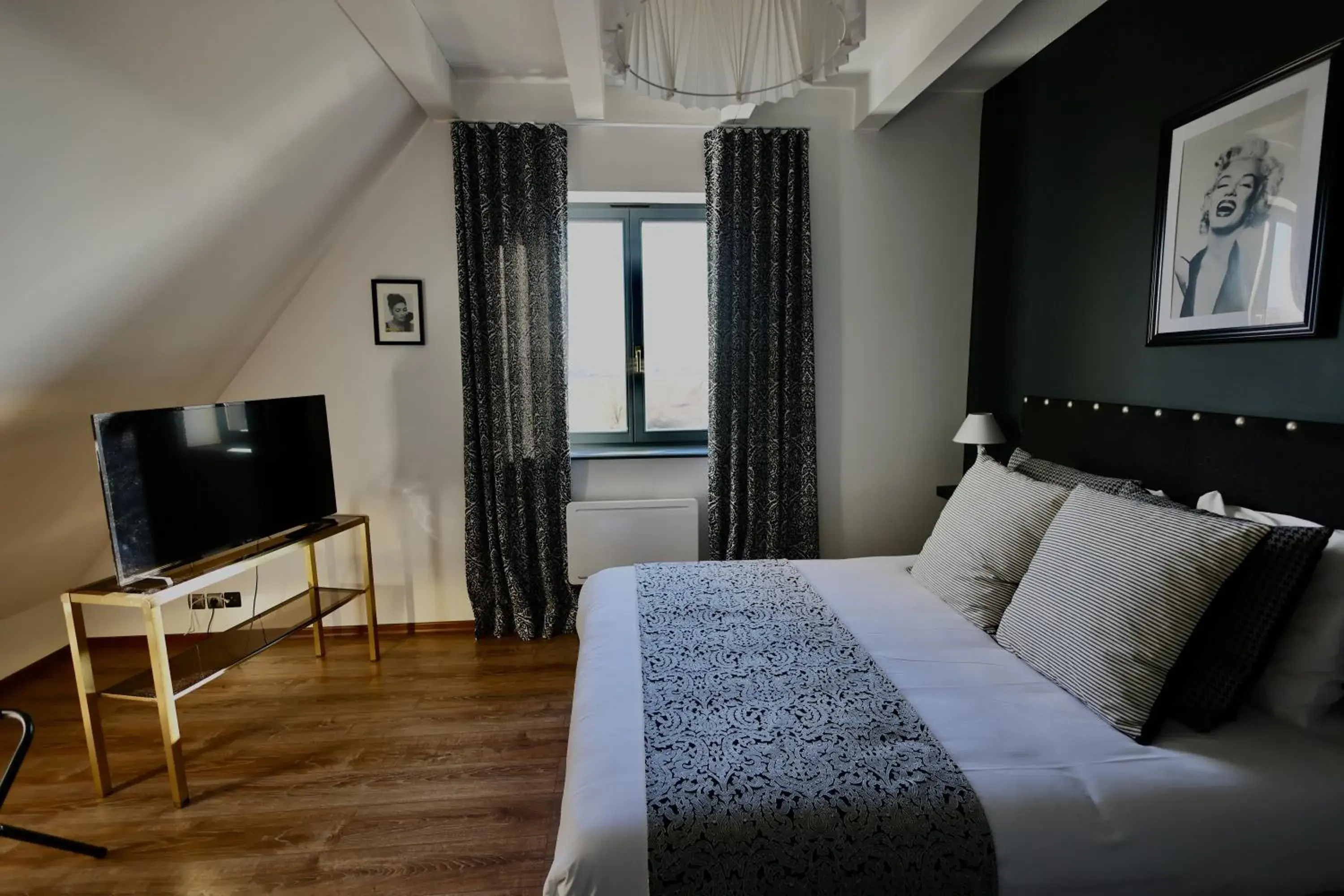 Photo of the whole room, Bed in Hôtel Restaurant Verger des Châteaux, The Originals Relais, proche Sélestat Photo of the whole room, Bed in Hôtel Restaurant Verger des Châteaux, The Originals Relais, proche Sélestat