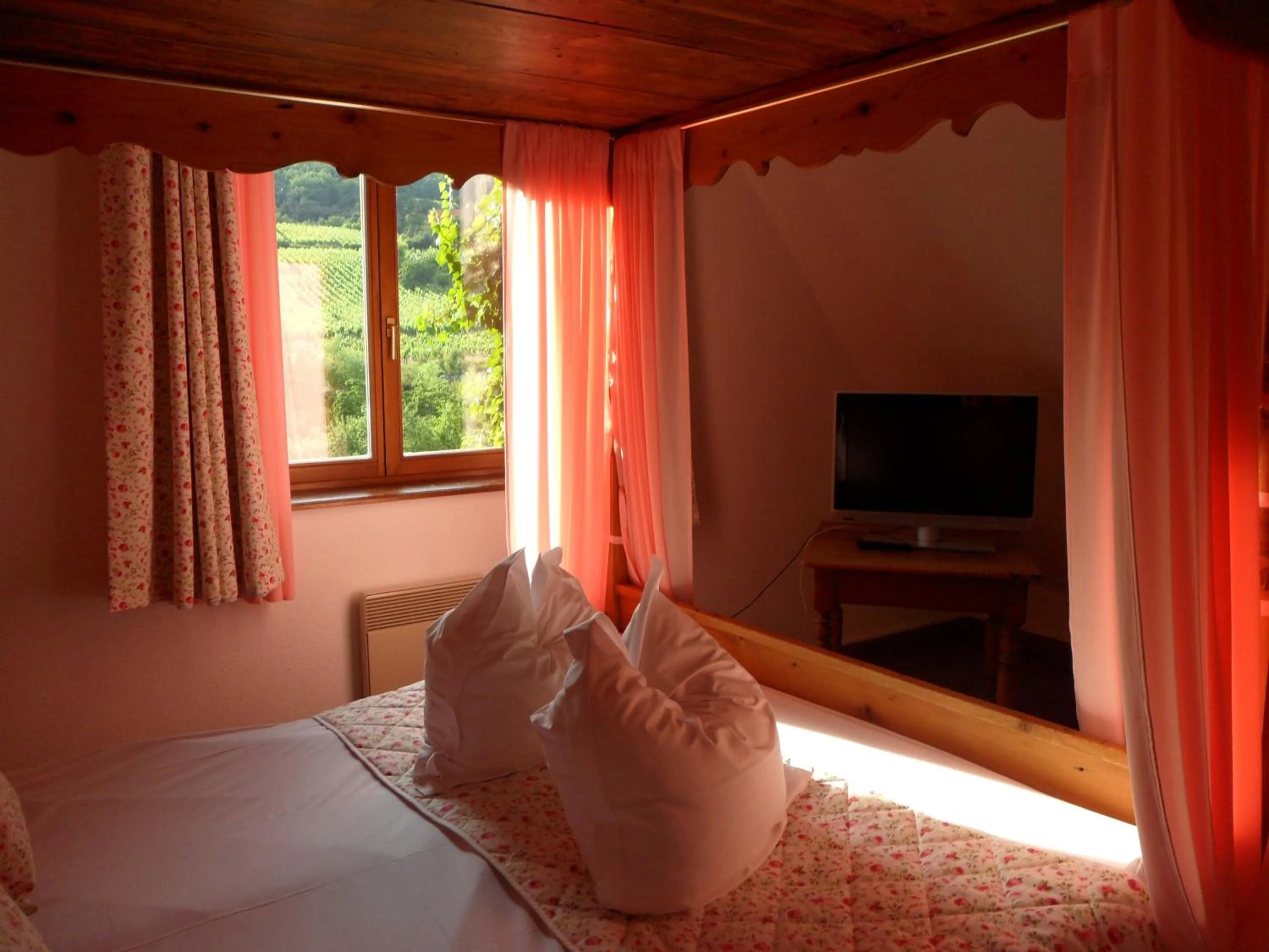 Photo of the whole room, Bed in Hôtel Restaurant Verger des Châteaux, The Originals Relais, proche Sélestat