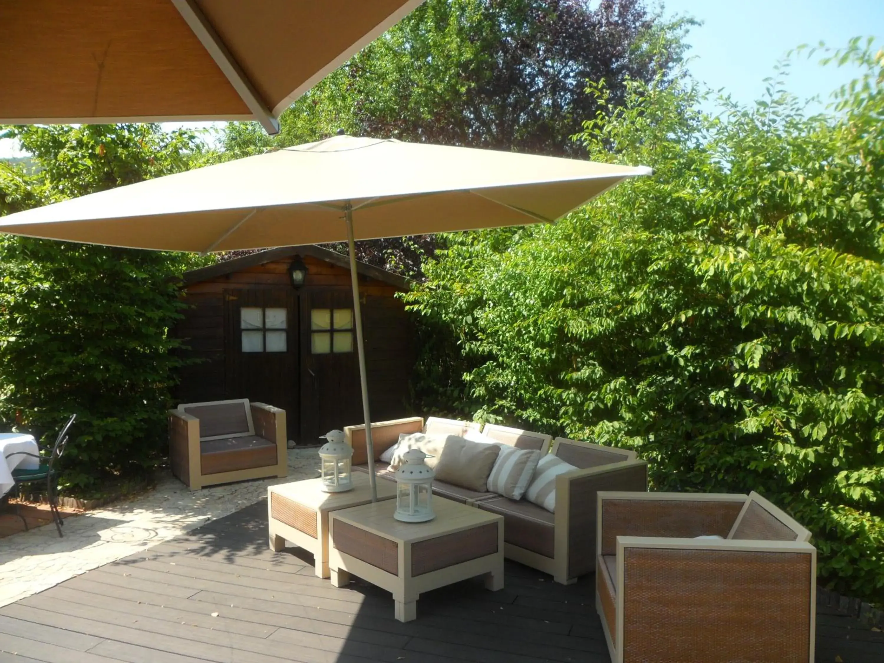 Patio in Hôtel Restaurant Verger des Châteaux, The Originals Relais, proche Sélestat Patio in Hôtel Restaurant Verger des Châteaux, The Originals Relais, proche Sélestat