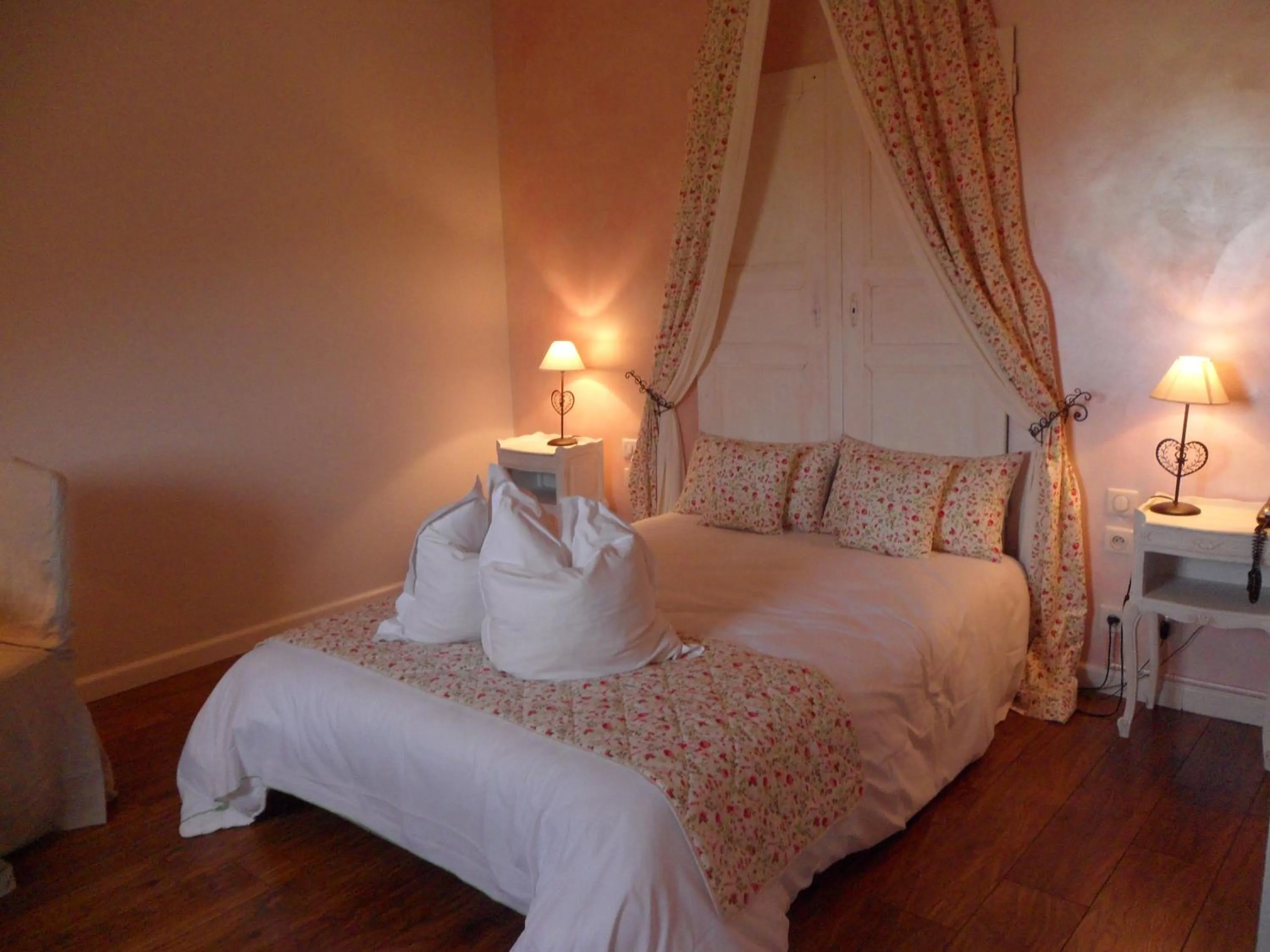 Bed in Hôtel Restaurant Verger des Châteaux, The Originals Relais, proche Sélestat