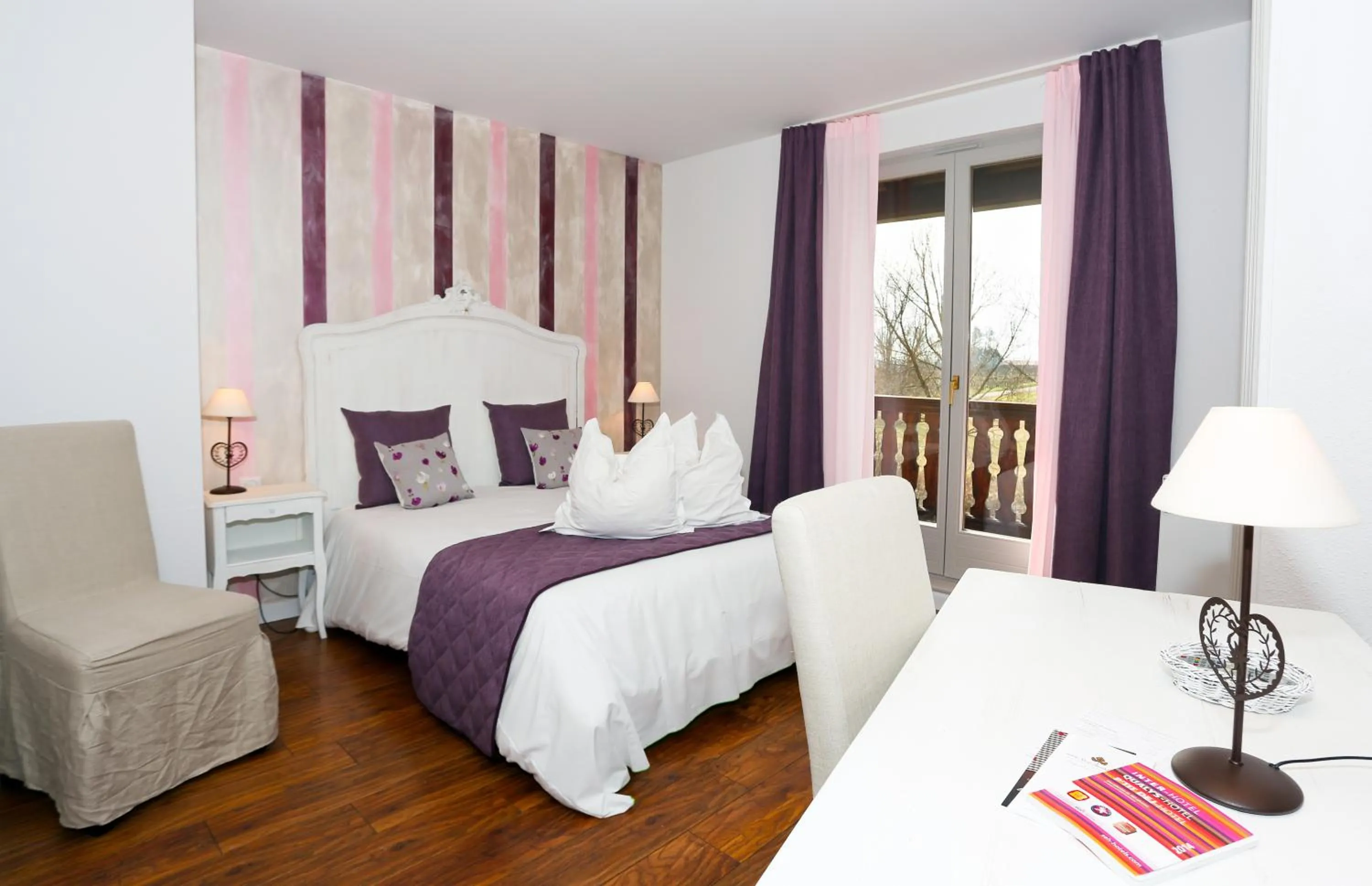 Bedroom, Bed in Hôtel Restaurant Verger des Châteaux, The Originals Relais, proche Sélestat