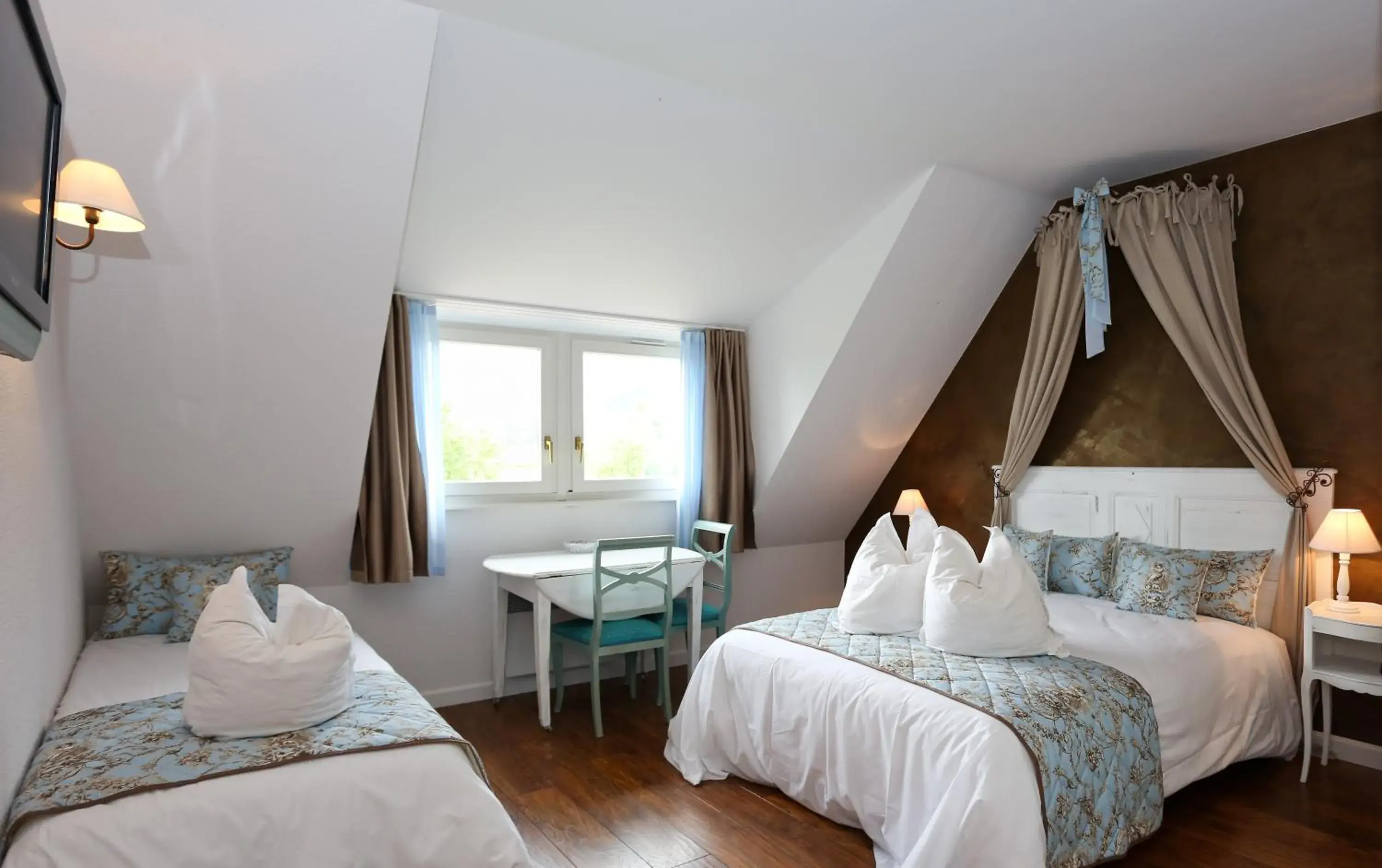 Bedroom, Bed in Hôtel Restaurant Verger des Châteaux, The Originals Relais, proche Sélestat Bedroom, Bed in Hôtel Restaurant Verger des Châteaux, The Originals Relais, proche Sélestat