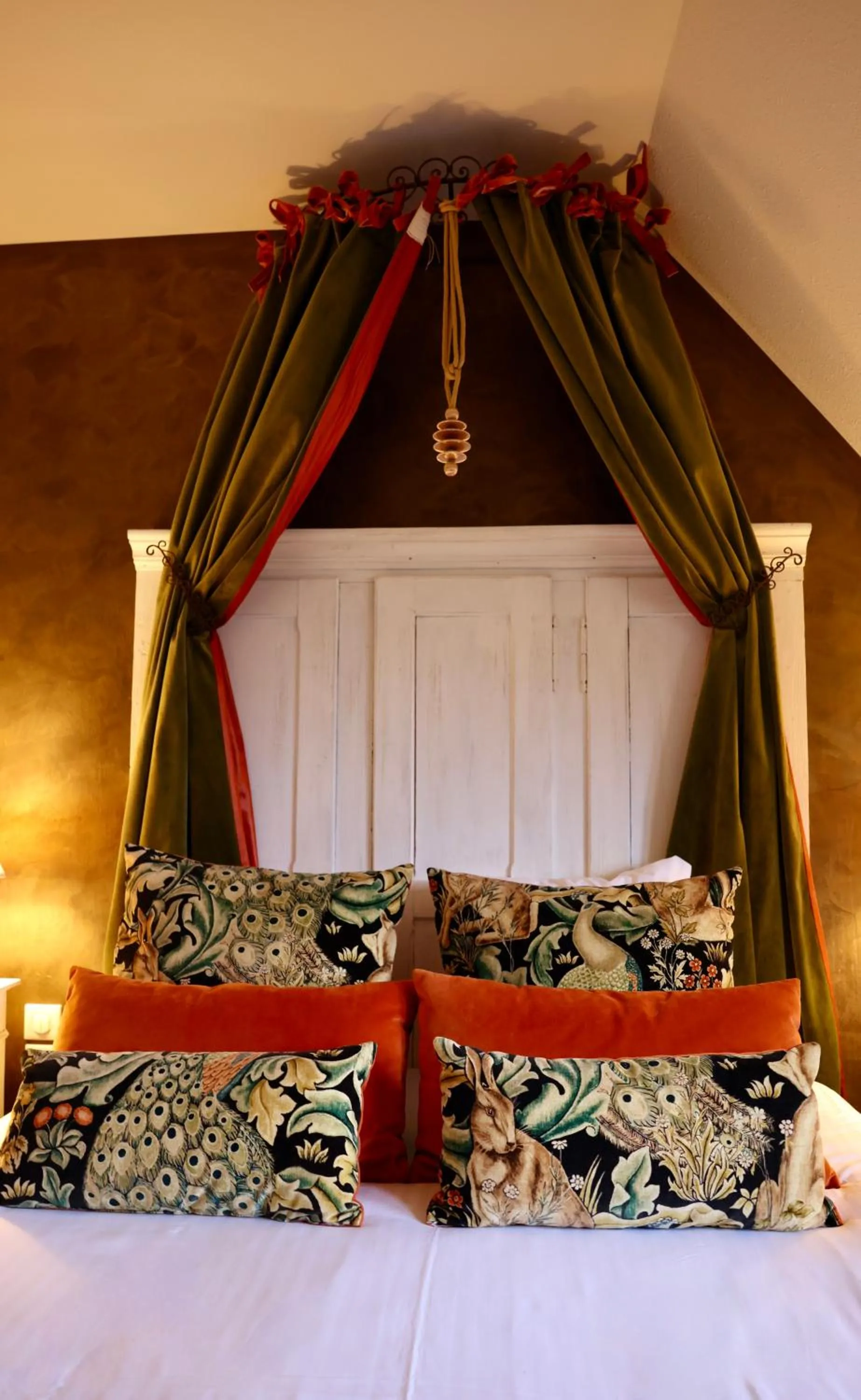 Bed in Hôtel Restaurant Verger des Châteaux, The Originals Relais, proche Sélestat