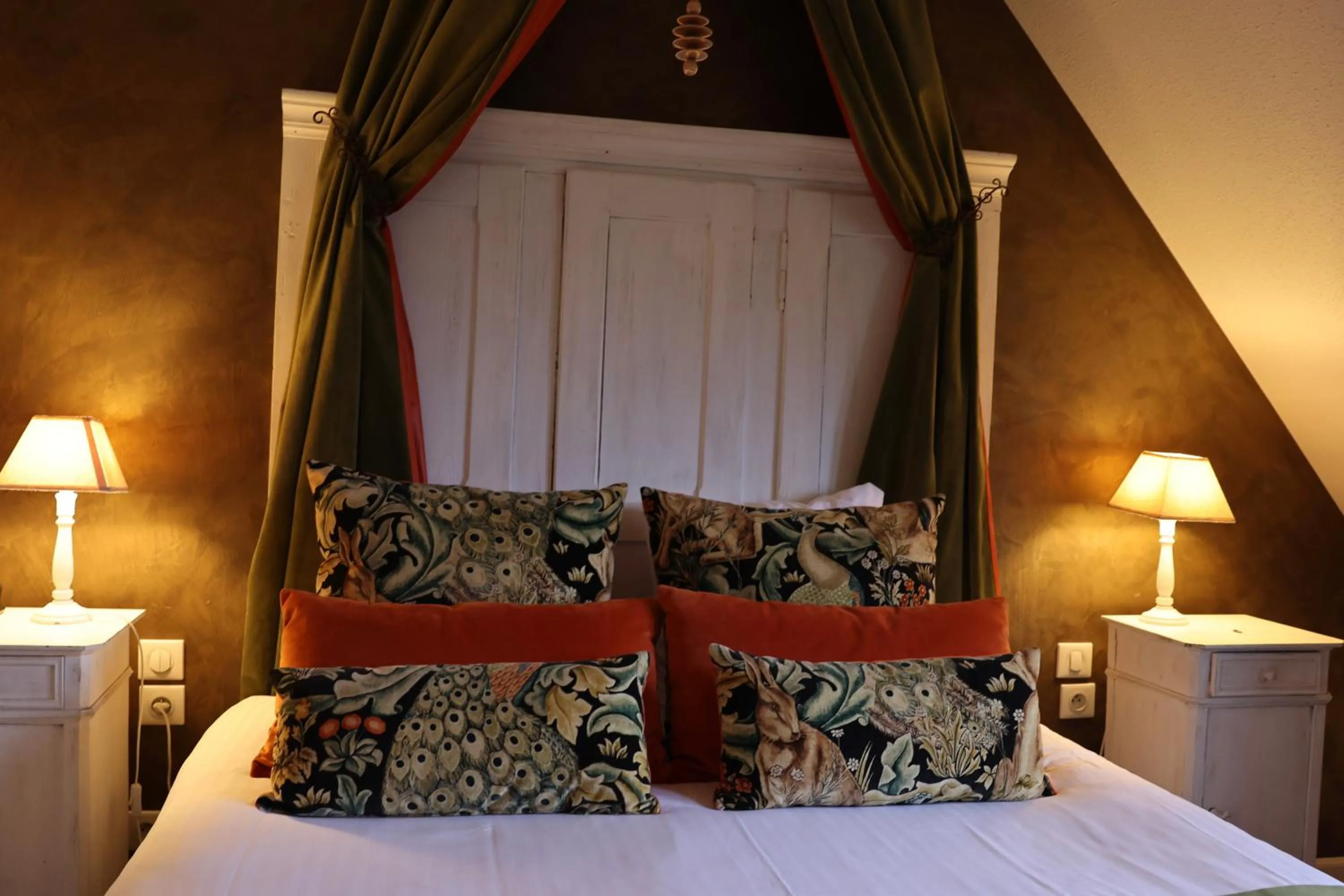 Bed in Hôtel Restaurant Verger des Châteaux, The Originals Relais, proche Sélestat