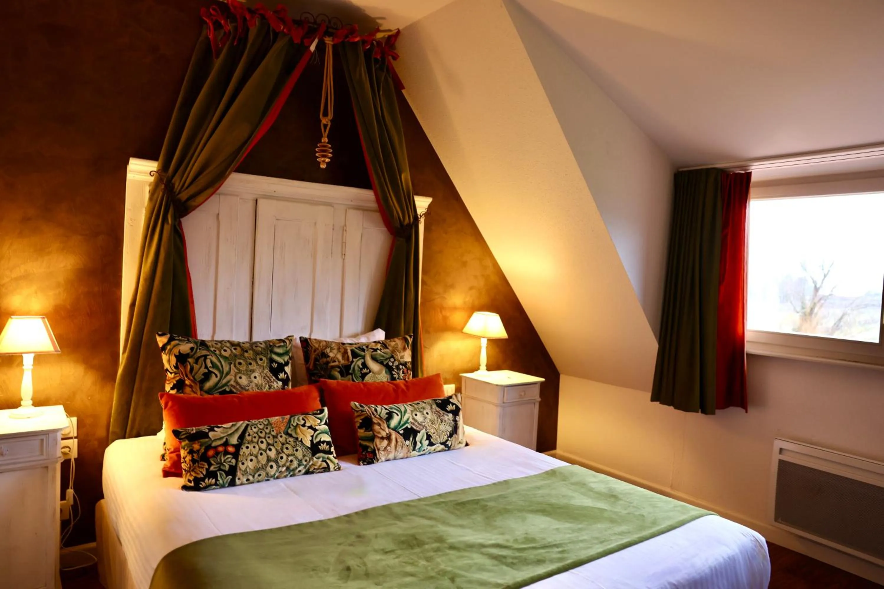 Bed in Hôtel Restaurant Verger des Châteaux, The Originals Relais, proche Sélestat