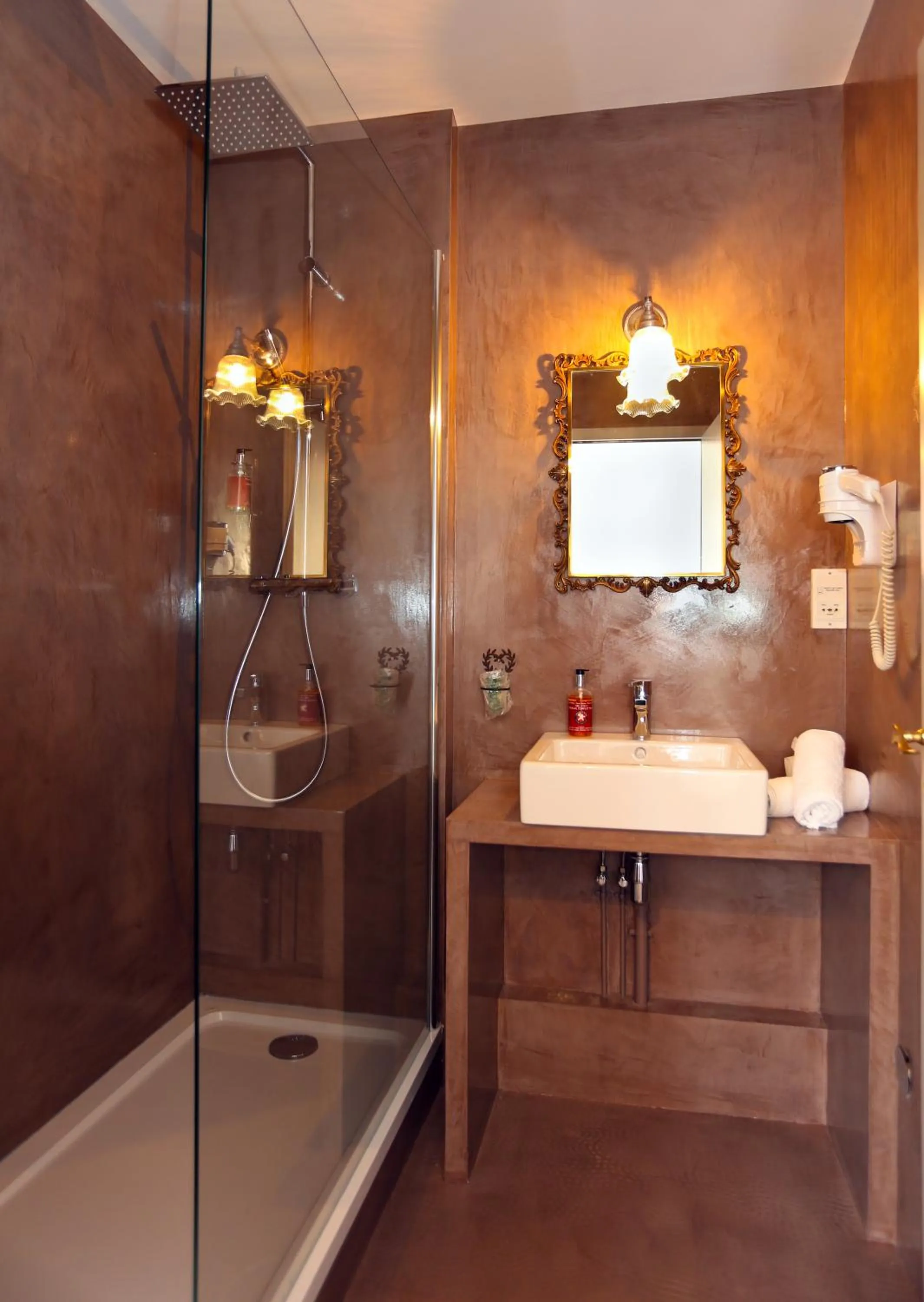 Shower in Hôtel Restaurant Verger des Châteaux, The Originals Relais, proche Sélestat