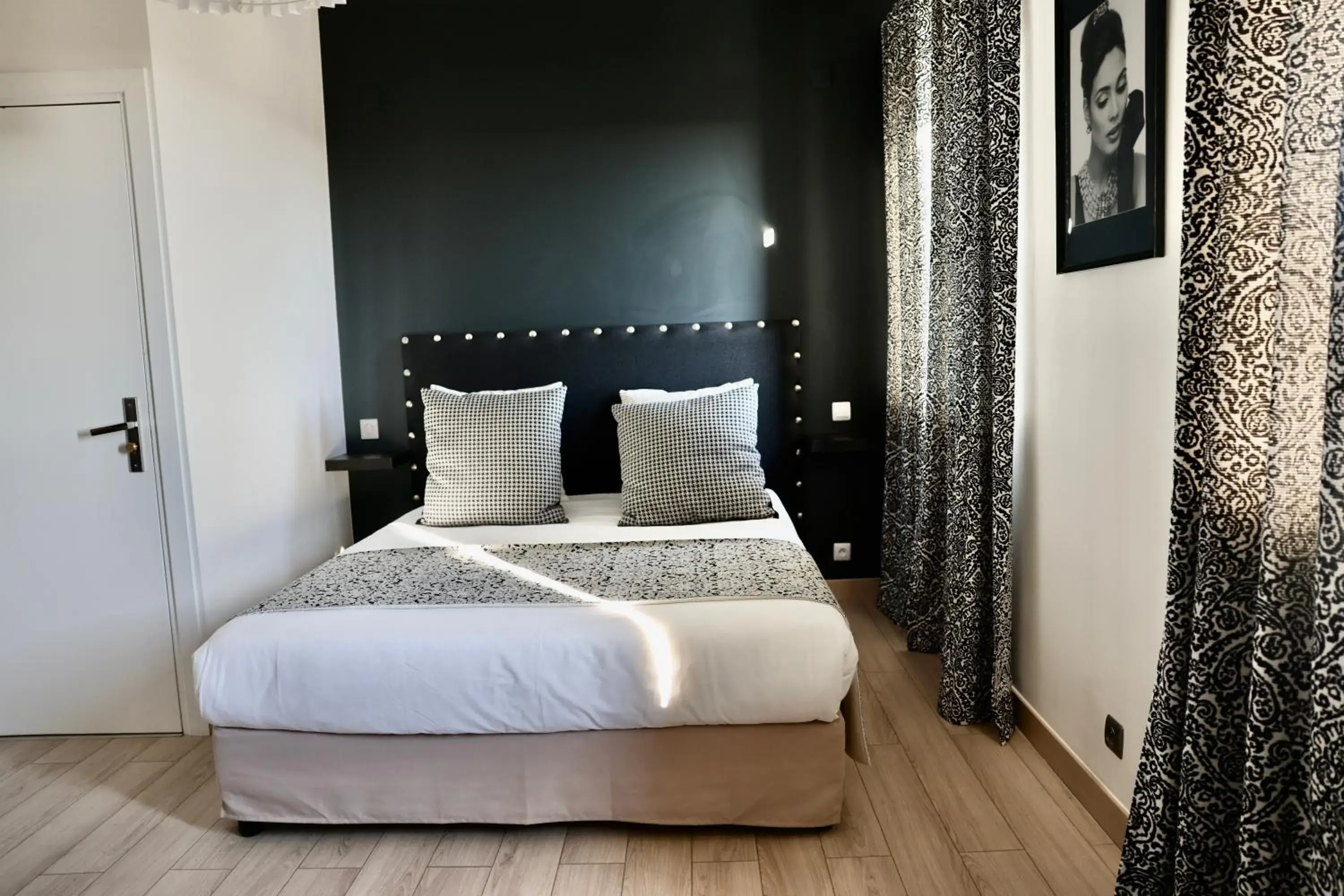 Bed in Hôtel Restaurant Verger des Châteaux, The Originals Relais, proche Sélestat Bed in Hôtel Restaurant Verger des Châteaux, The Originals Relais, proche Sélestat