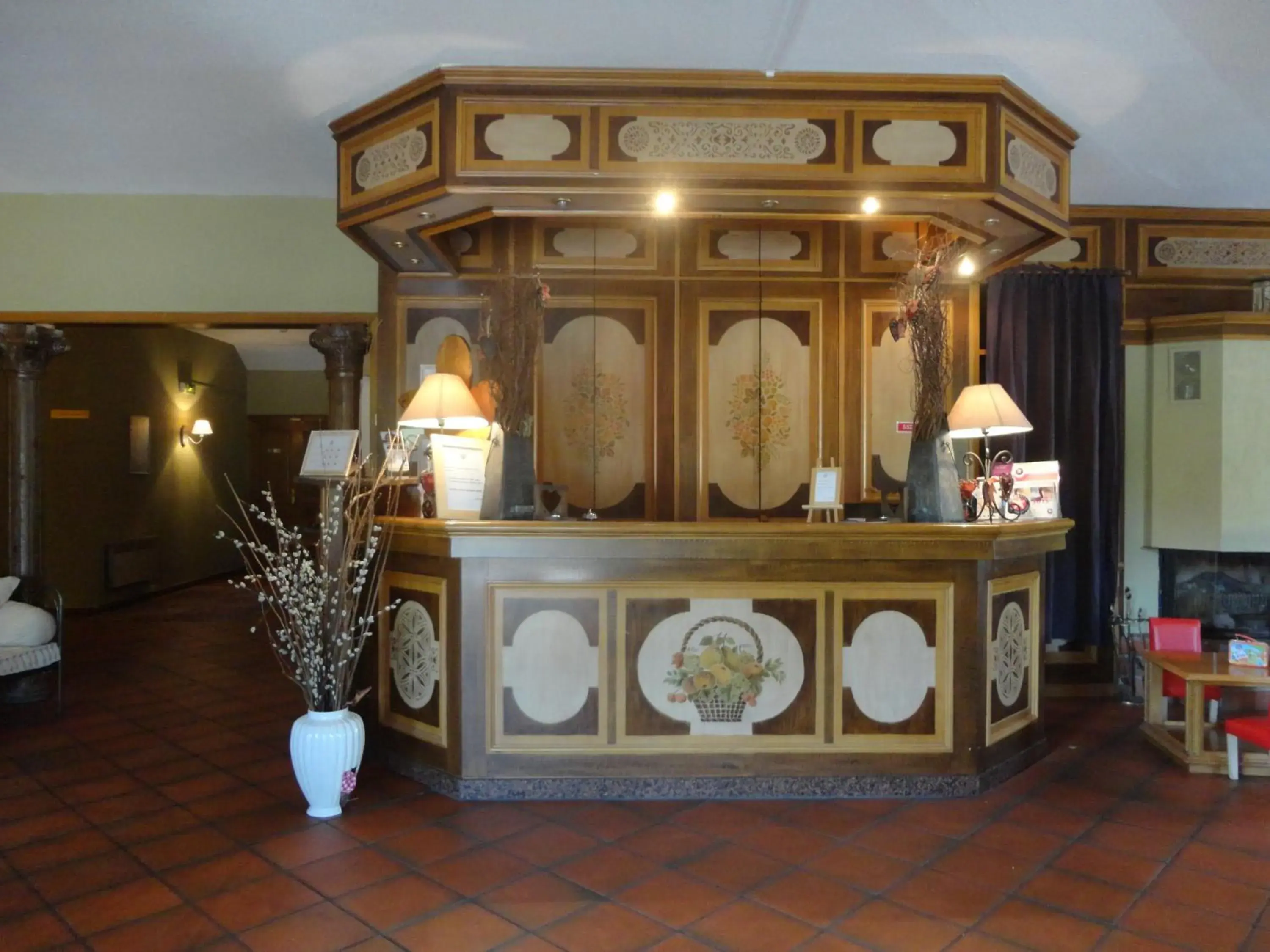 Lobby or reception in Hôtel Restaurant Verger des Châteaux, The Originals Relais, proche Sélestat Lobby or reception in Hôtel Restaurant Verger des Châteaux, The Originals Relais, proche Sélestat