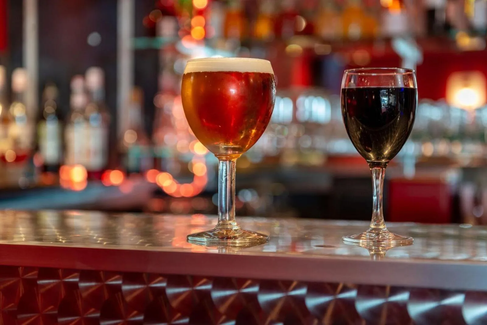 Lounge or bar in Hotel The Originals Bernay Acropole