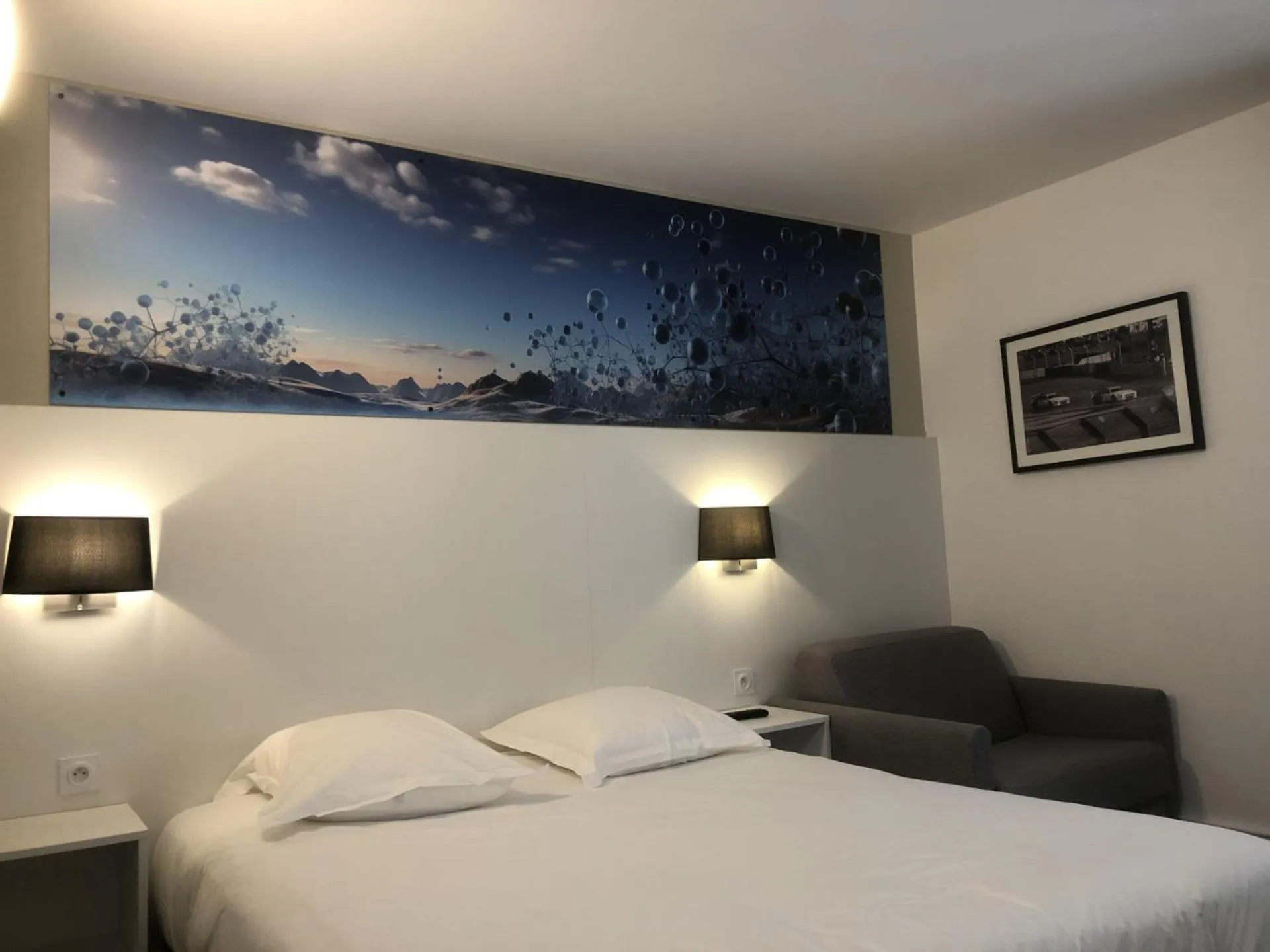 Bedroom, Bed in Hotel The Originals Bernay Acropole