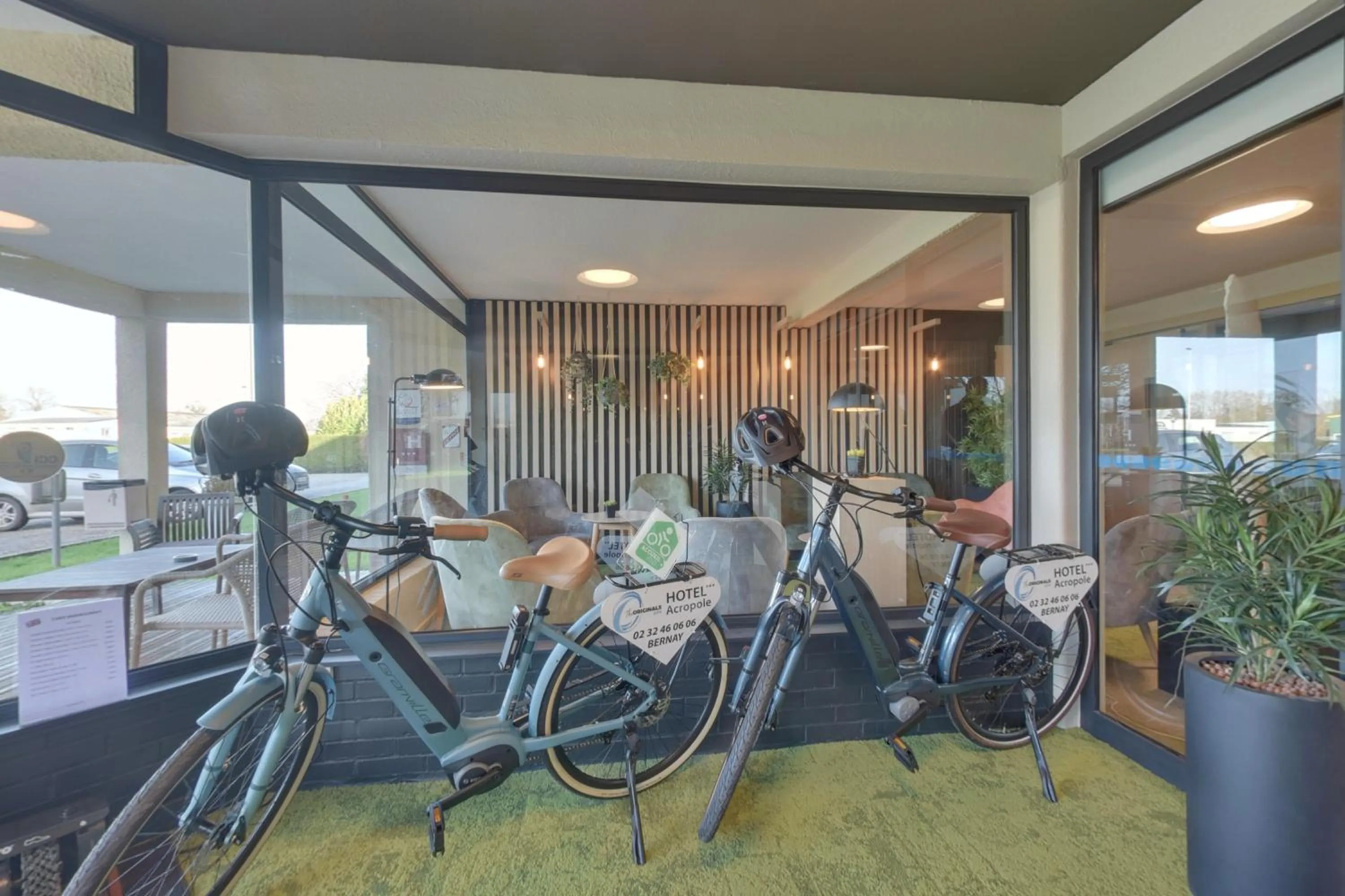 Cycling in Hotel The Originals Bernay Acropole