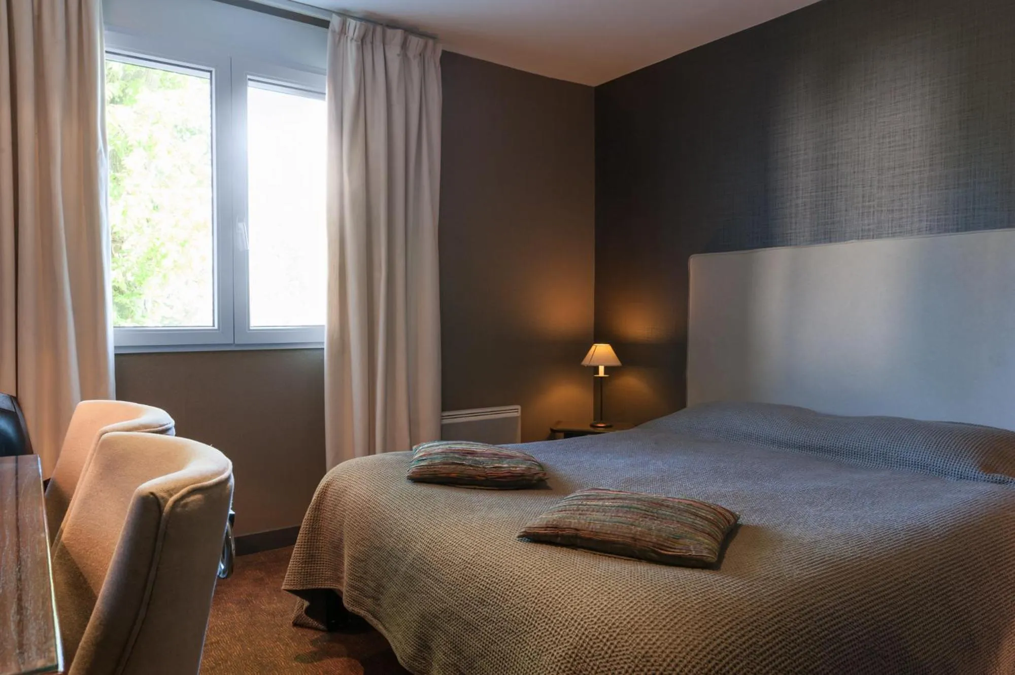 Bed in The Originals City, Hôtel La Cour Carrée, EU